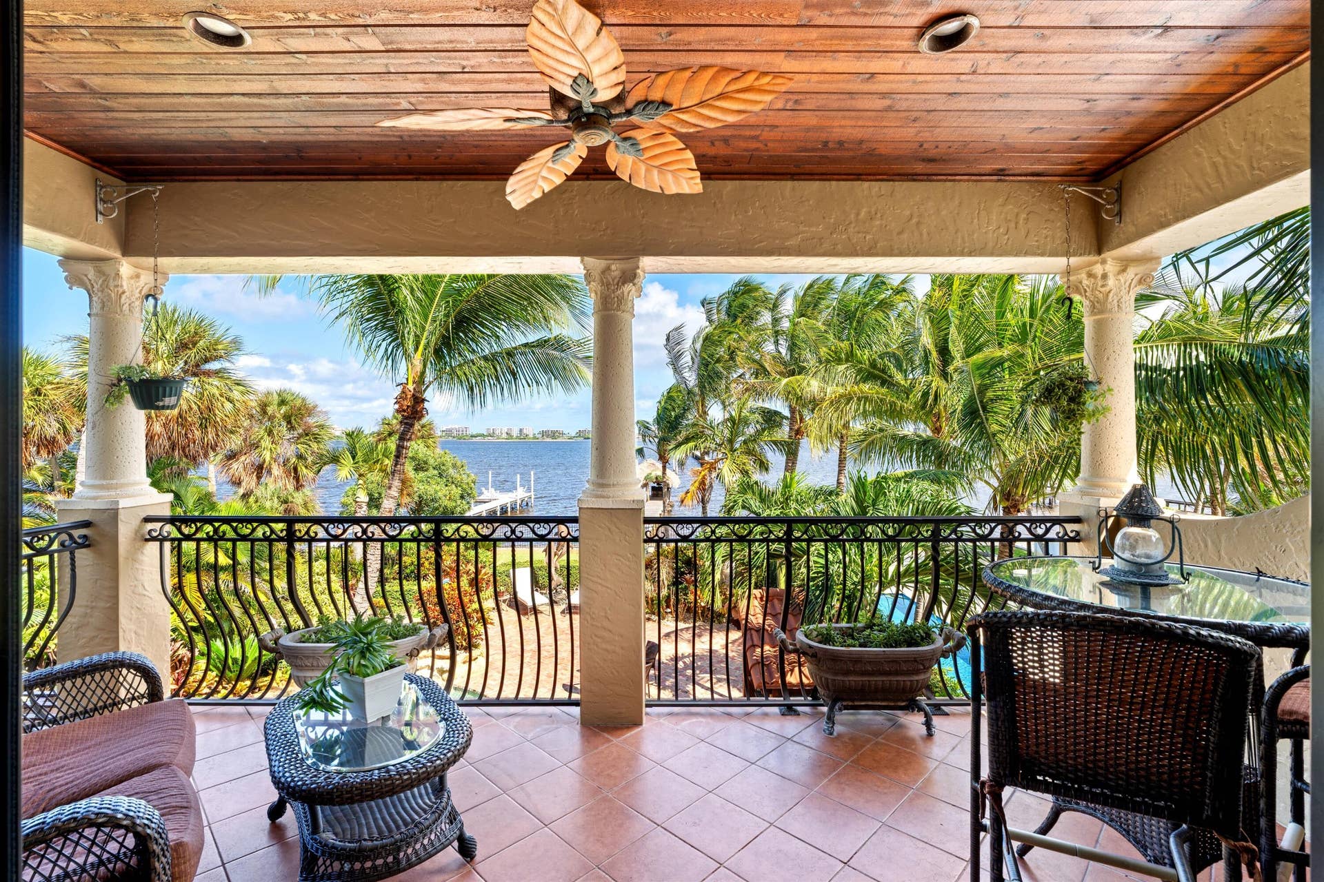 BALCONY_STRAIGHT_VIEW