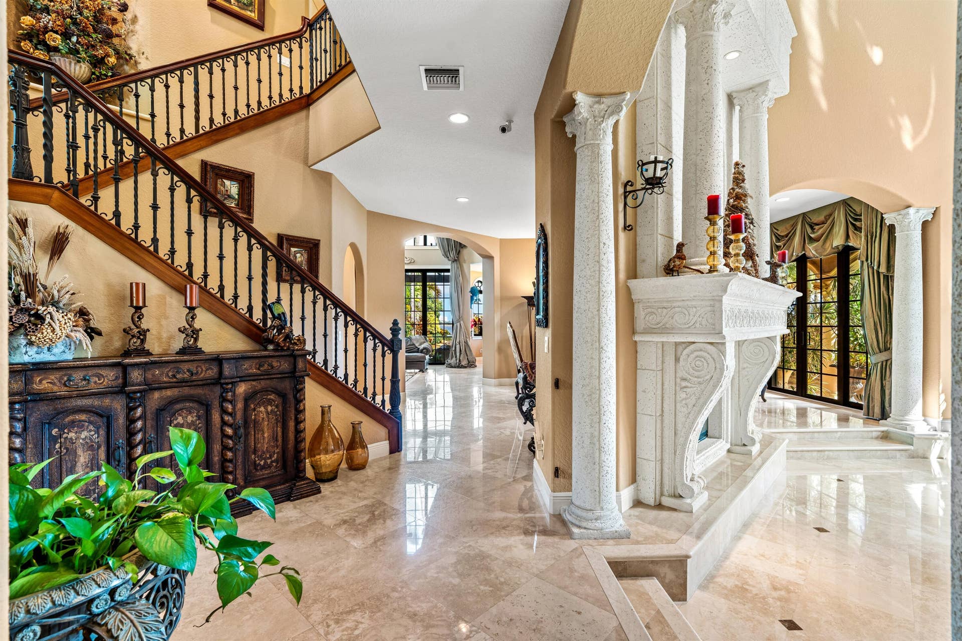 FOYER_TO_STAIRS