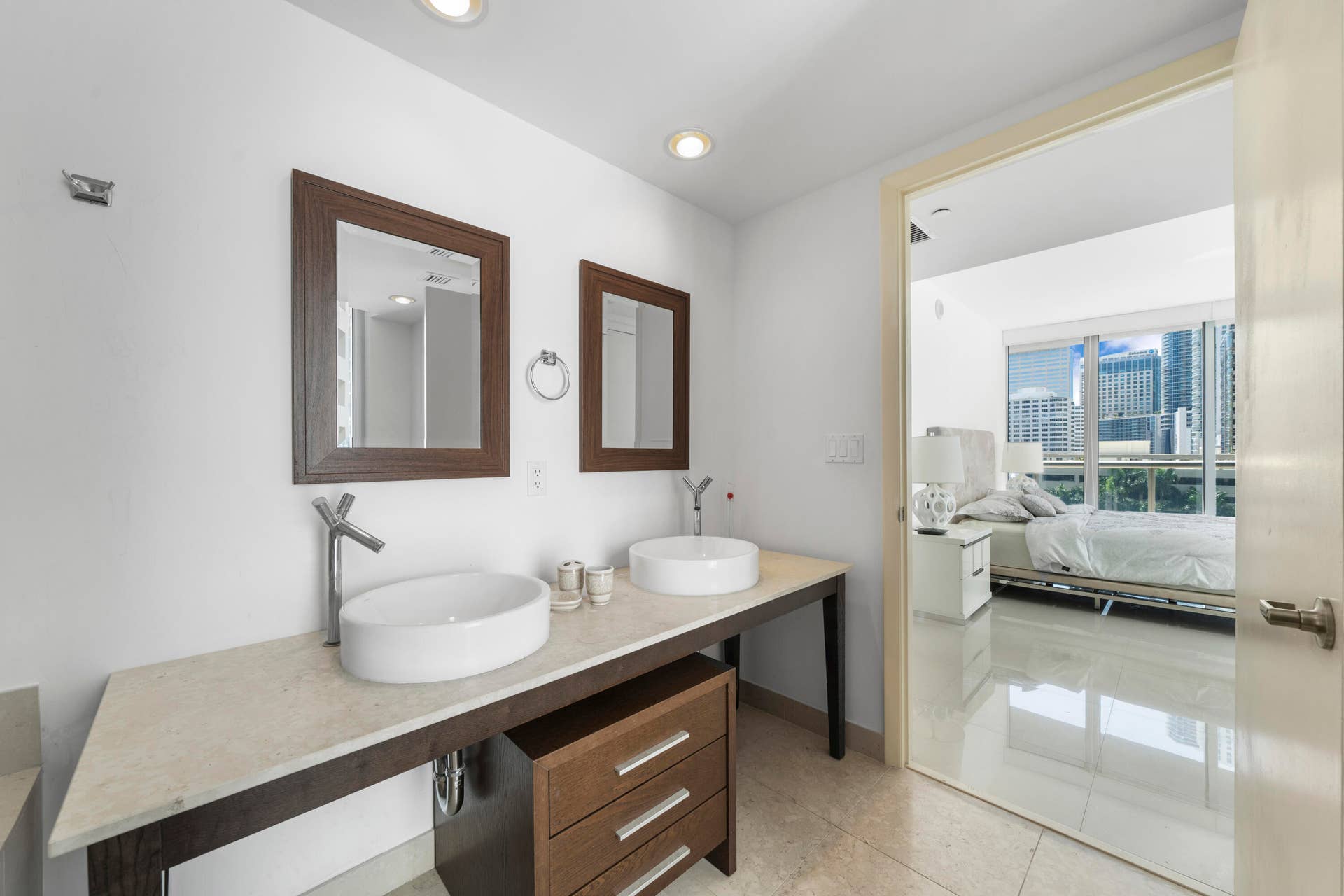 495 BRICKELL Avenue, #811, Miami, FL 33131 Master bathroom