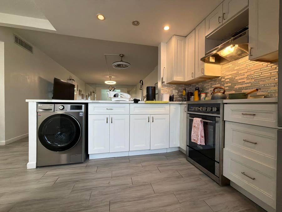 Property photo for 320 NE 12th Avenue, #105, Hallandale Beach, FL
