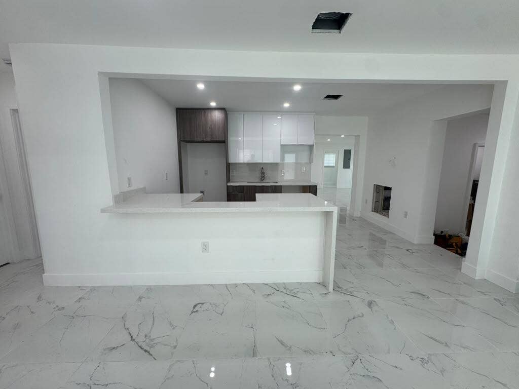 1031 NW 10TH Avenue, Fort Lauderdale, FL 33311 06