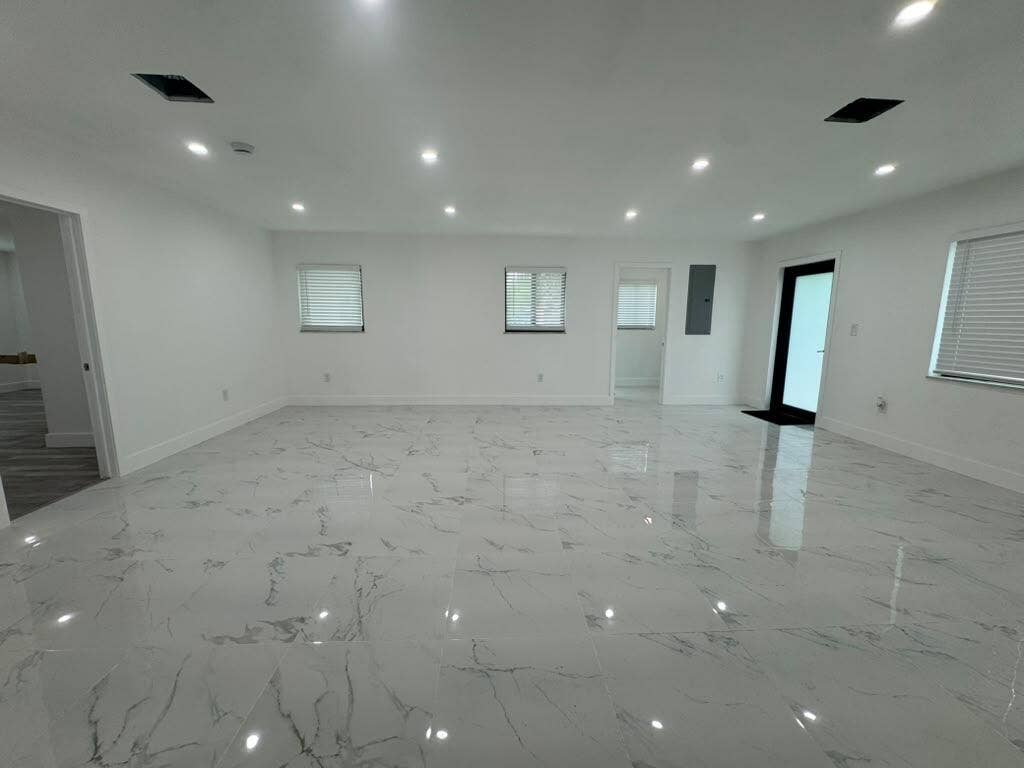 1031 NW 10TH Avenue, Fort Lauderdale, FL 33311 12