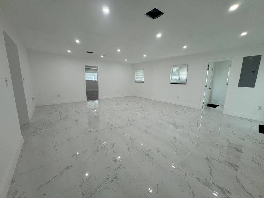 1031 NW 10TH Avenue, Fort Lauderdale, FL 33311 04