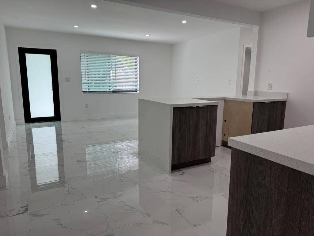 1031 NW 10TH Avenue, Fort Lauderdale, FL 33311 09