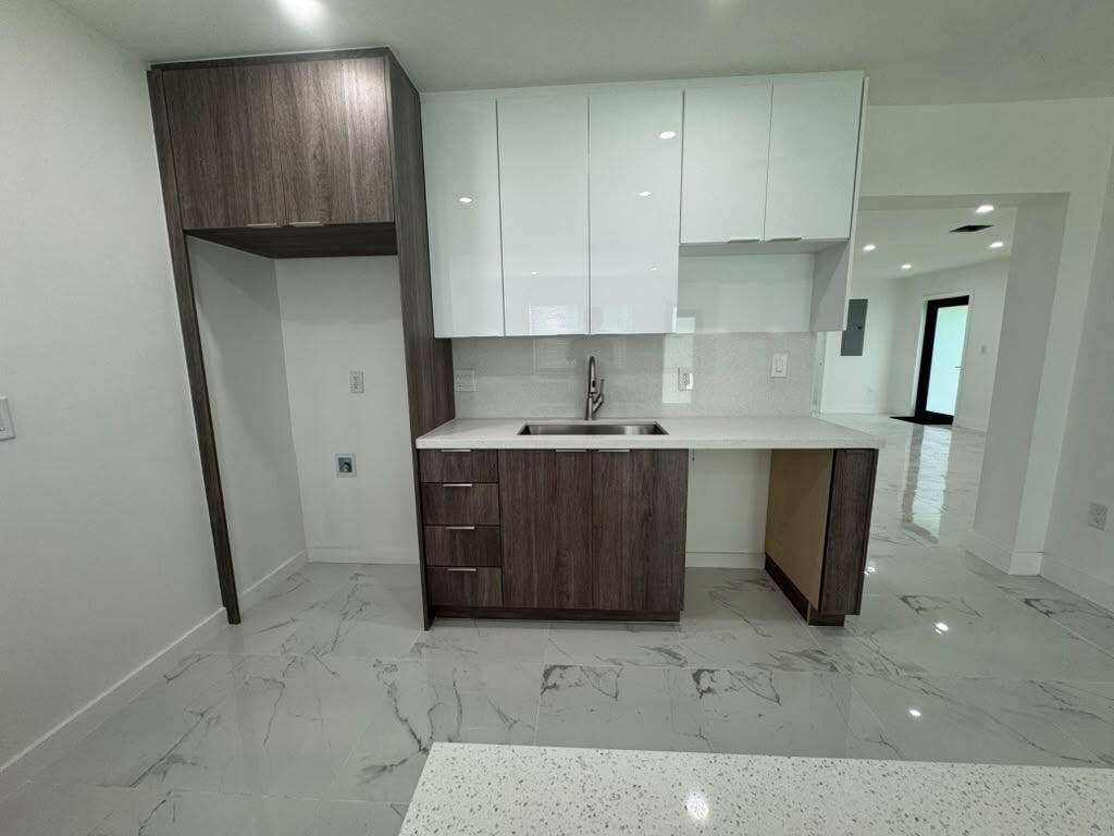 1031 NW 10TH Avenue, Fort Lauderdale, FL 33311 08