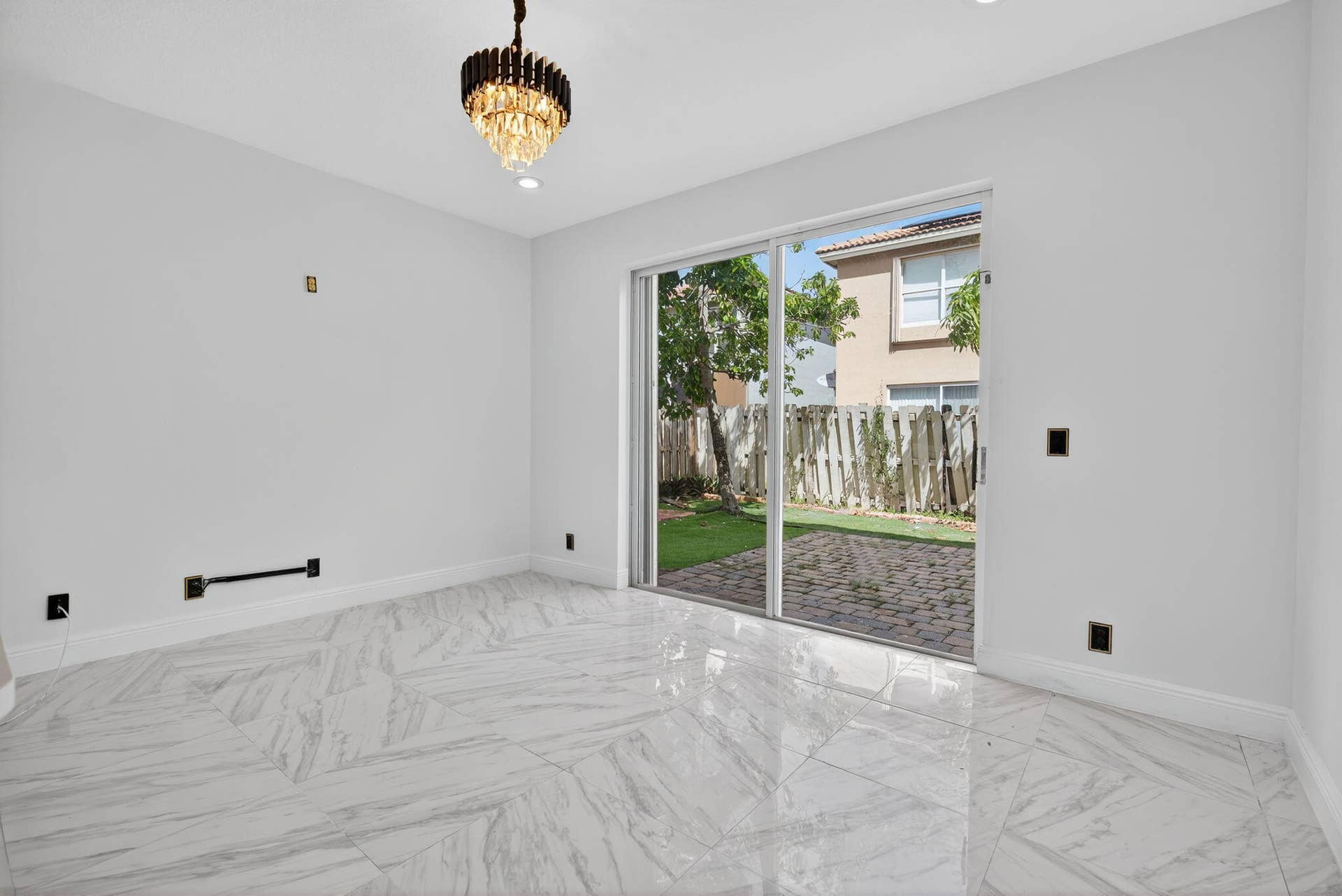 4083 LAKE TAHOE Circle, West Palm Beach, FL 33409 2025100-