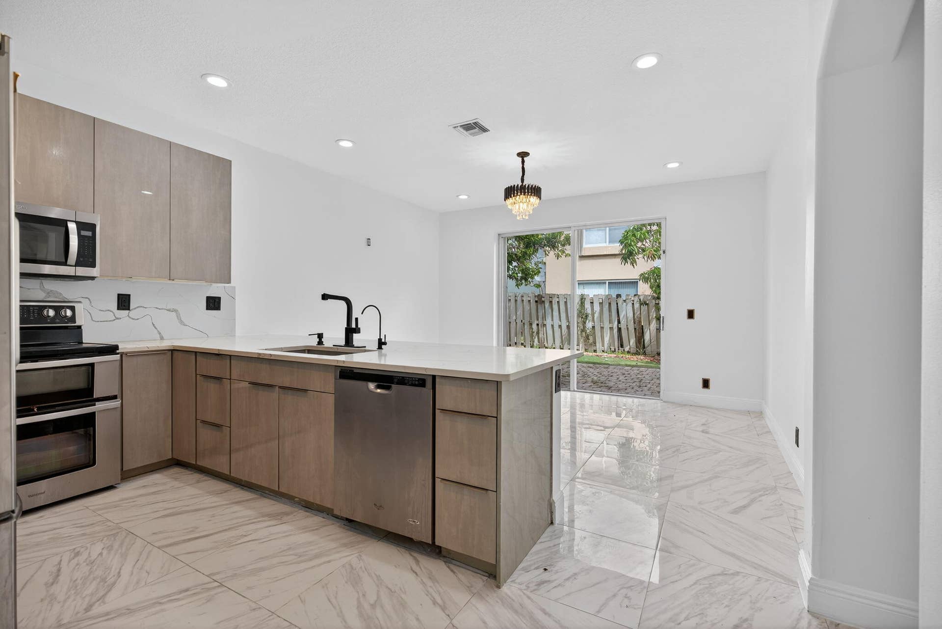 4083 LAKE TAHOE Circle, West Palm Beach, FL 33409 202510082140-