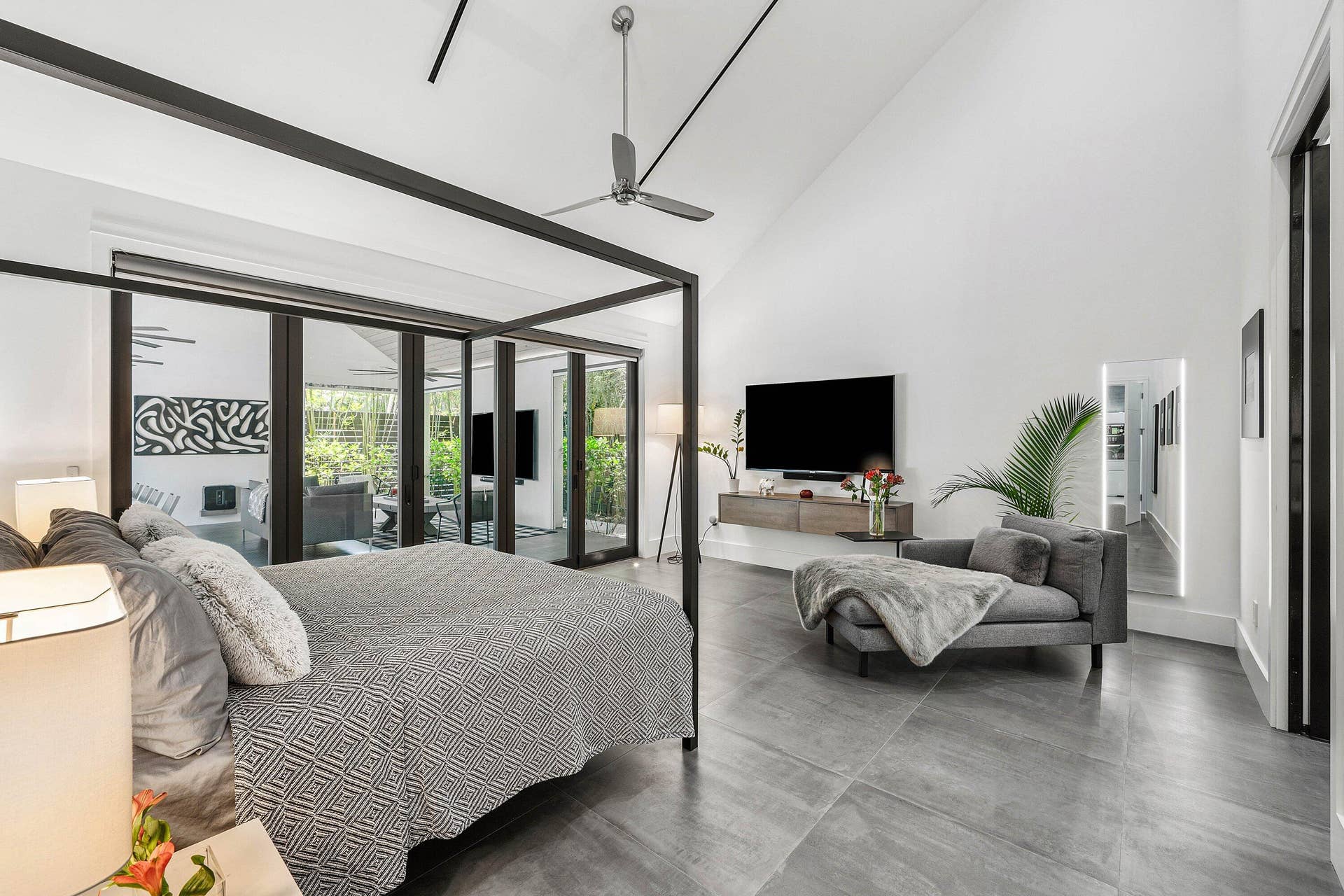 1275 N SWINTON Avenue, Delray Beach, FL 33444 040-1275NorthSwintonAvenue-DelrayBeach-F