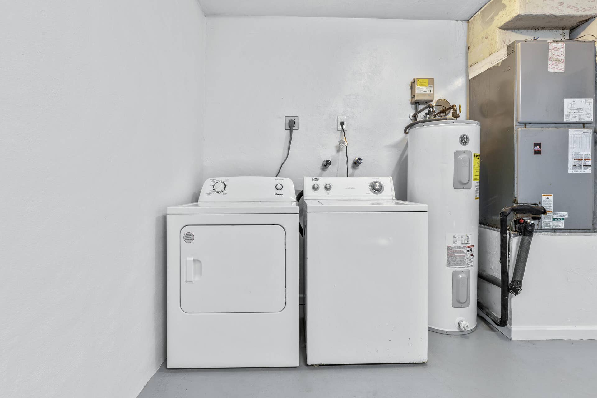 2552 Ella Street, Delray Beach, FL 33444 Full Size Washer & Dryer