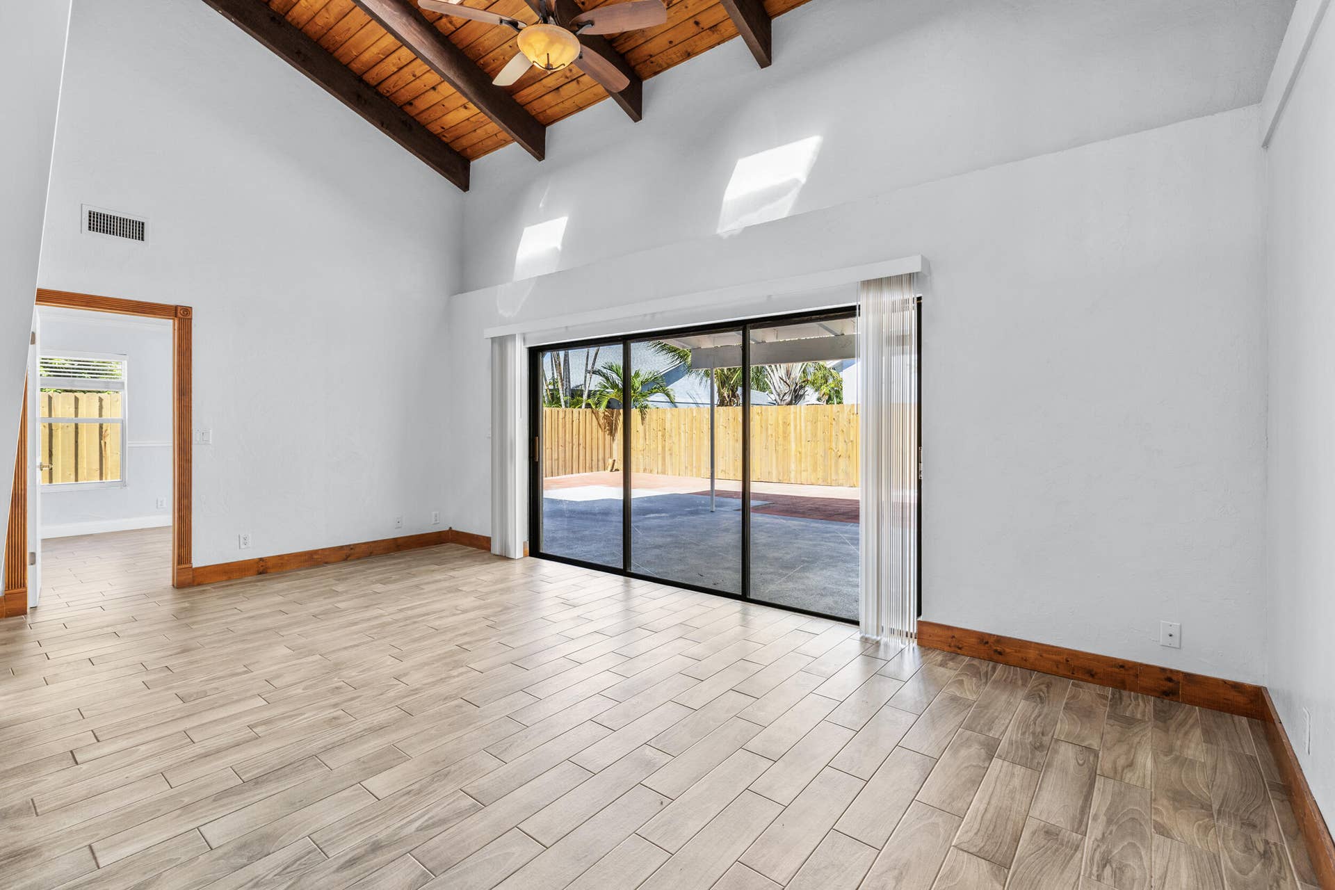 2552 Ella Street, Delray Beach, FL 33444 Living Room