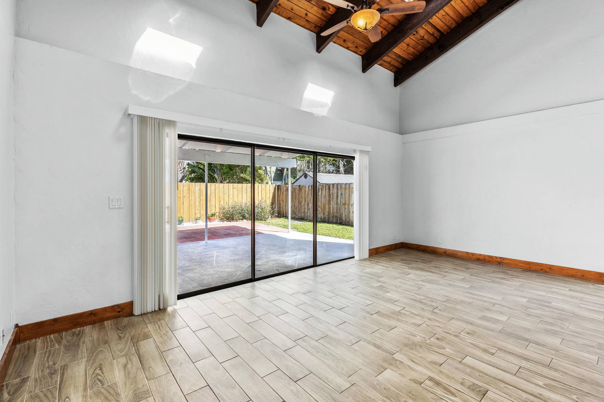 2552 Ella Street, Delray Beach, FL 33444 Living Room