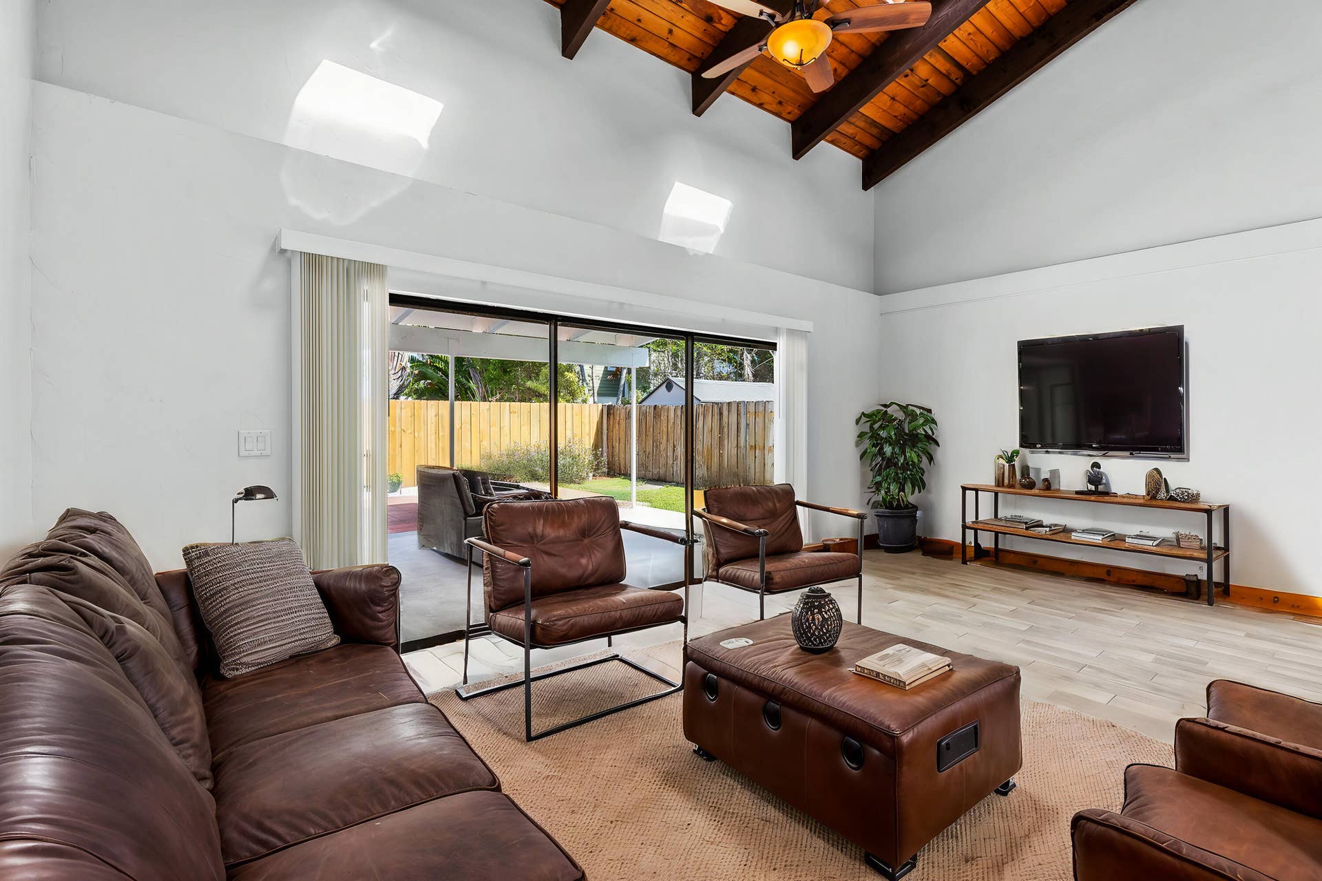 2552 Ella Street, Delray Beach, FL 33444 Living Room