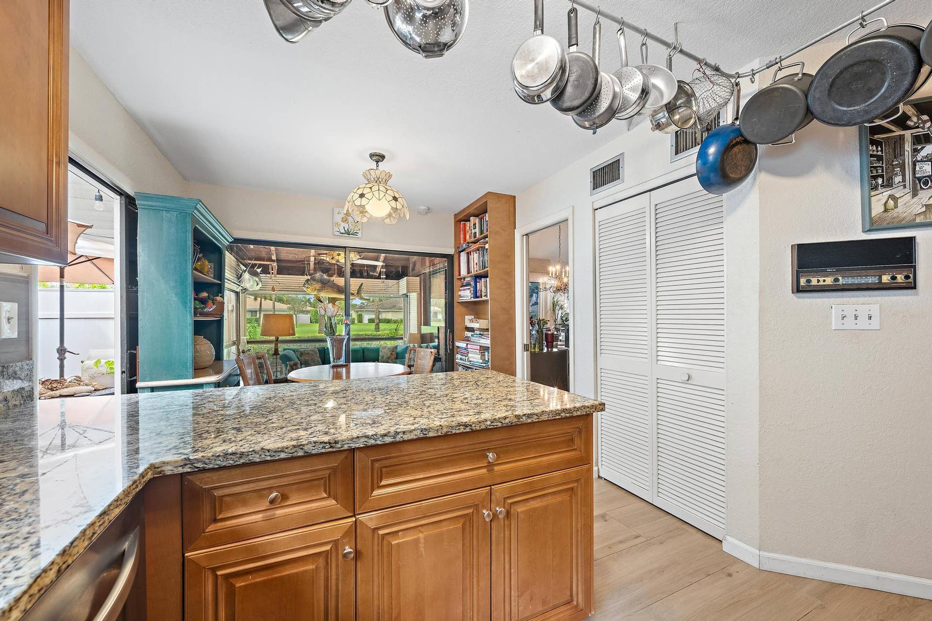 17050 Traverse Circle, Jupiter, FL 33477 Bright and spacious kitchen area