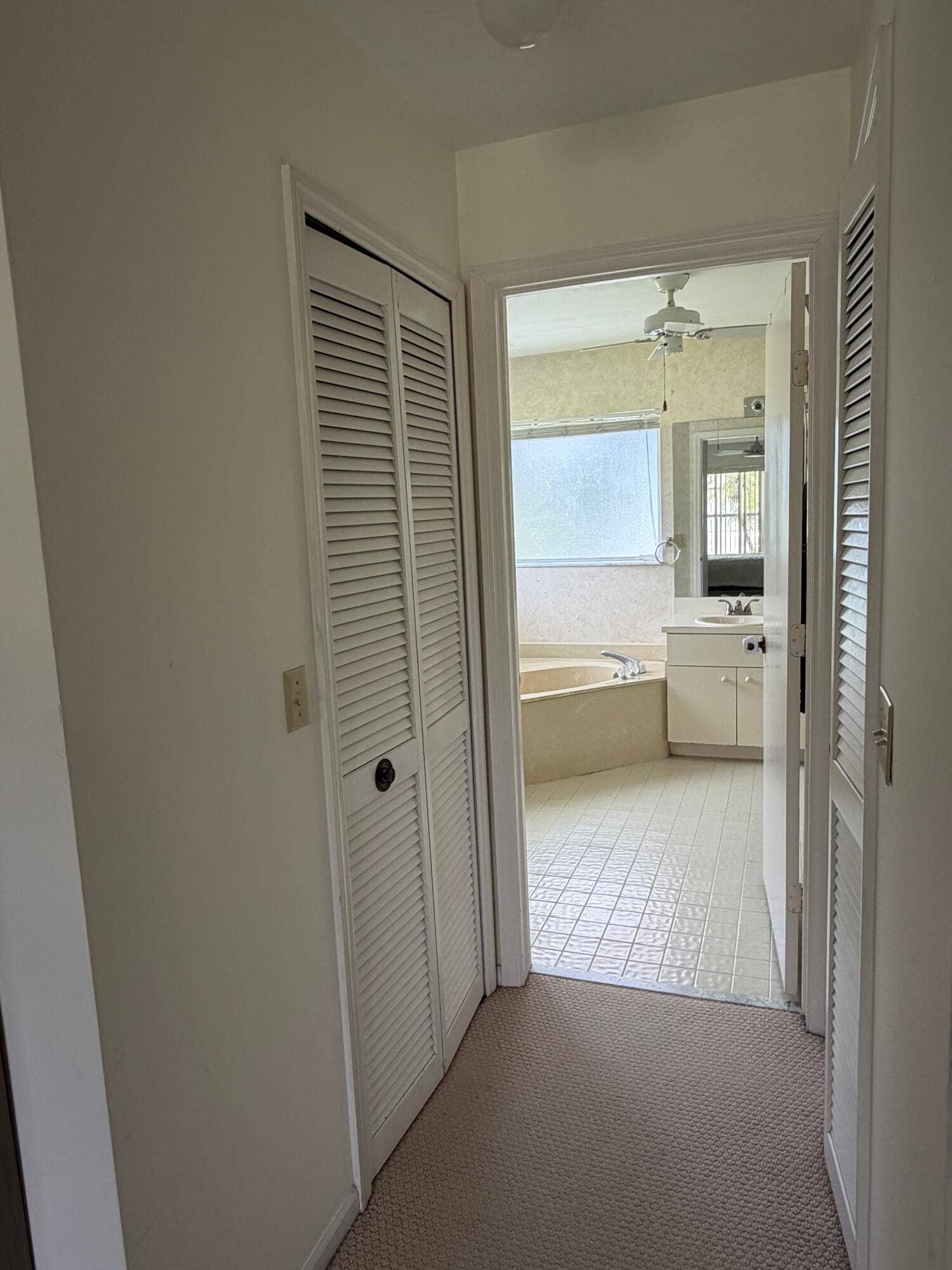 1274 SUMMERWOOD Circle, Wellington, FL 33414 Masterbedroom passageway