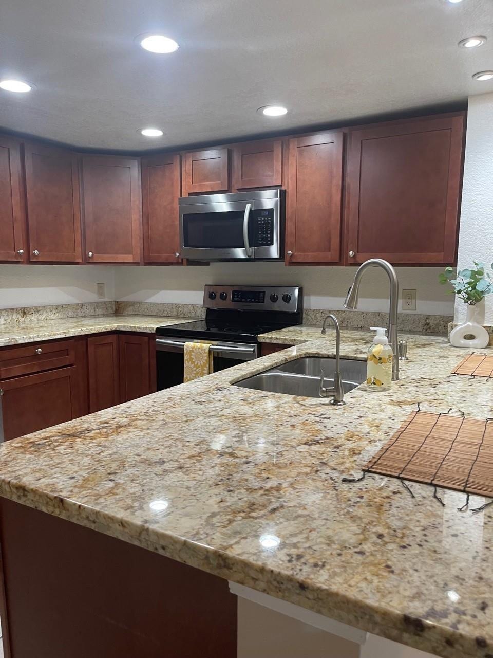 5200 NW 31ST Avenue, #36, Fort Lauderdale, Fort Lauderdale, FL 33309 Spacious countertops just add your barstools!