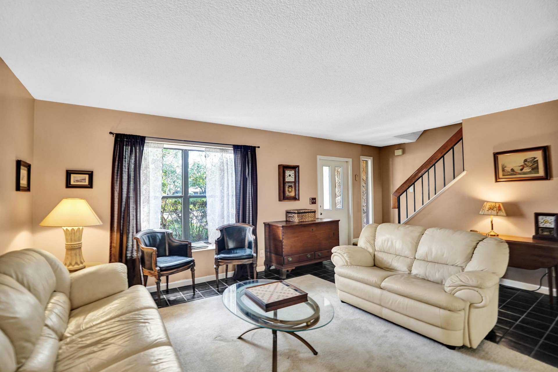 Front foyer entry into the spacious living room.