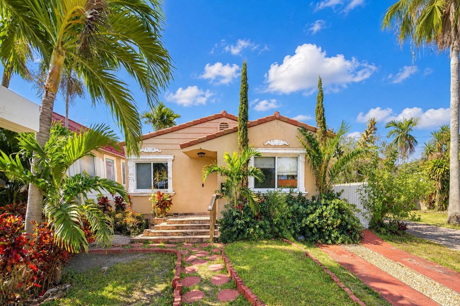 1624 VAN BUREN Street, Hollywood, FL 33020 6CFFB517-8087-4F17-91C0-A017E64F1E7A