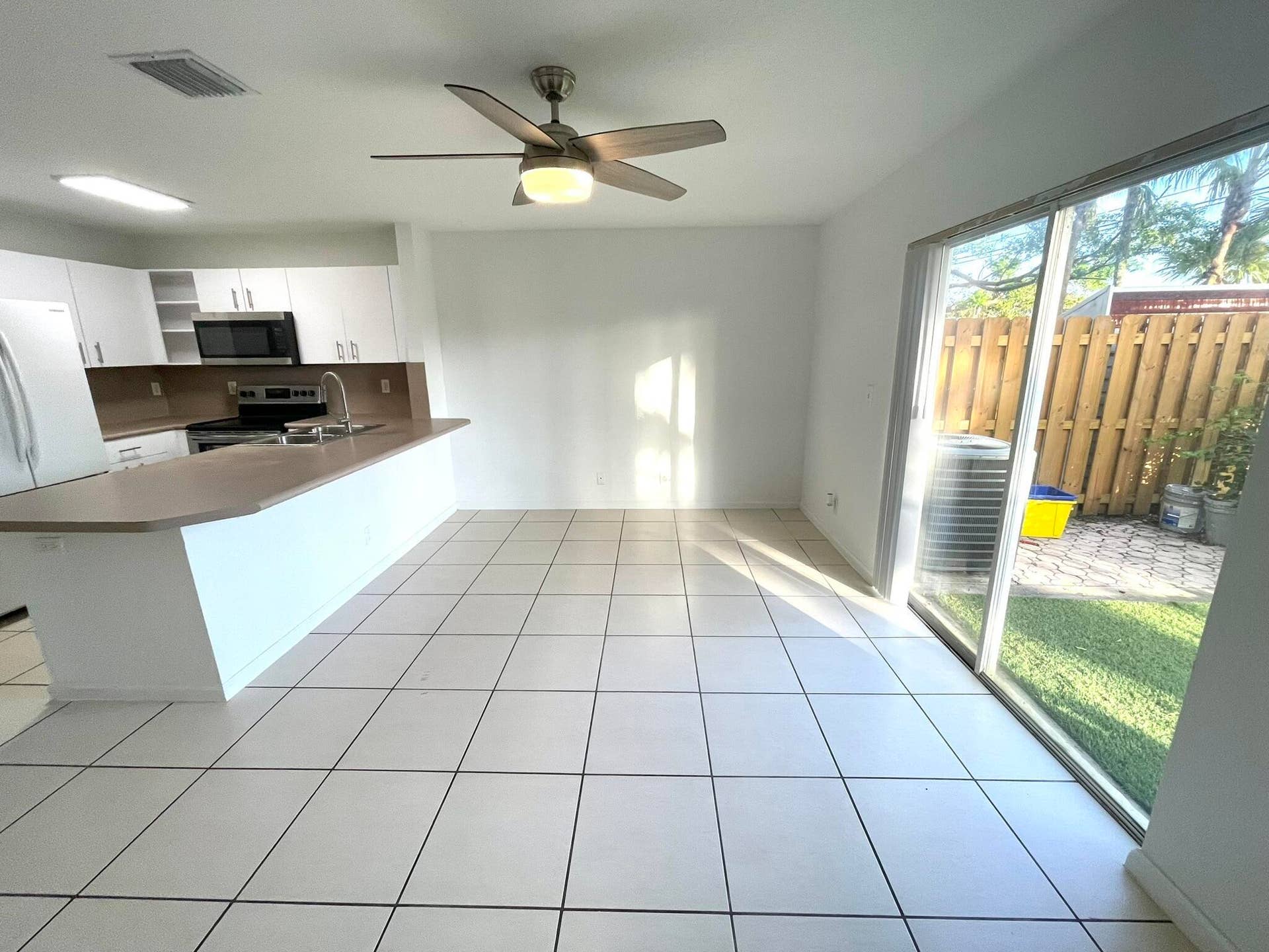 986 Summit Lake Drive, West Palm Beach, West Palm Beach, FL 33406 1.6
