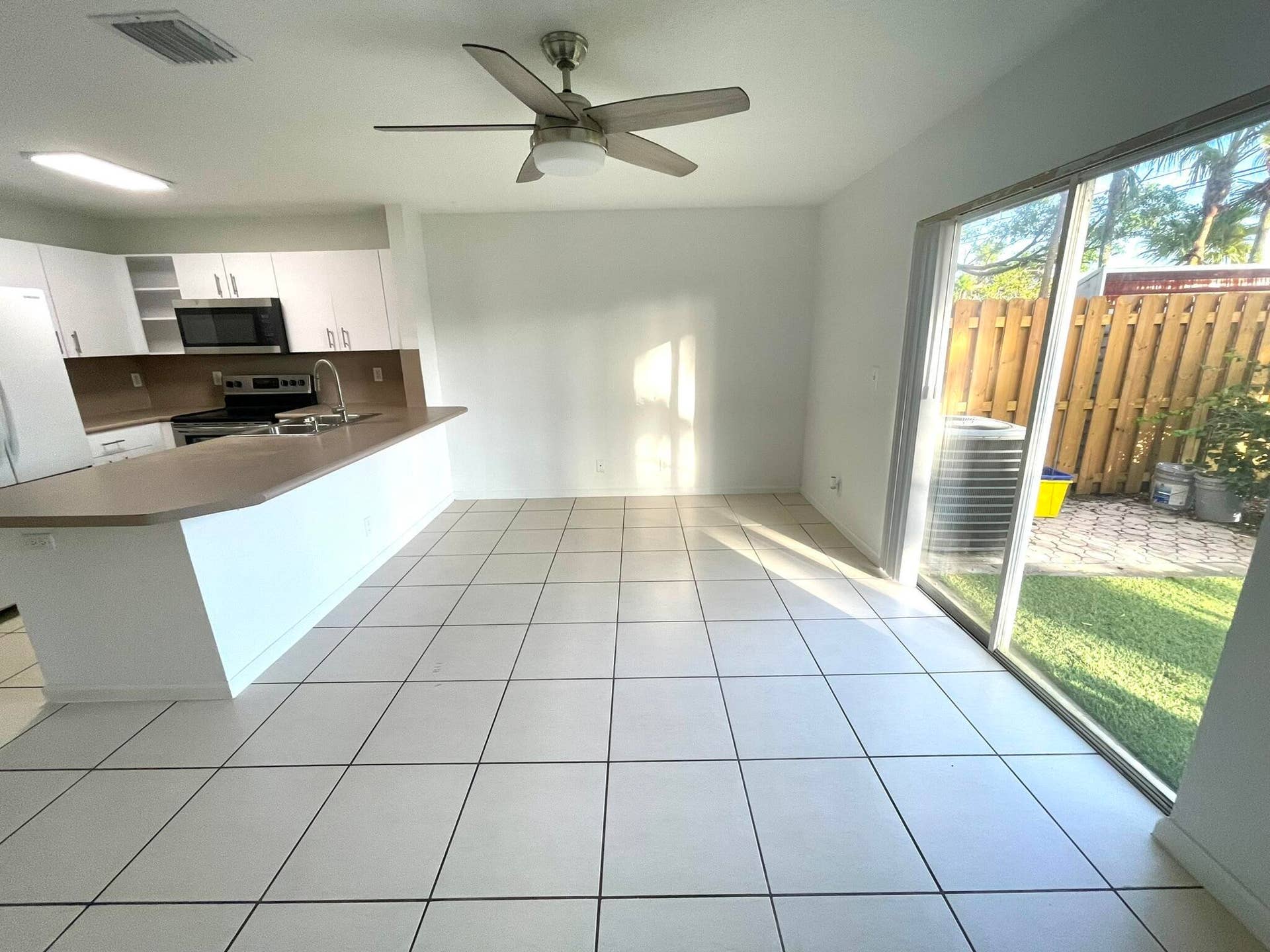 986 Summit Lake Drive, West Palm Beach, West Palm Beach, FL 33406 1.7