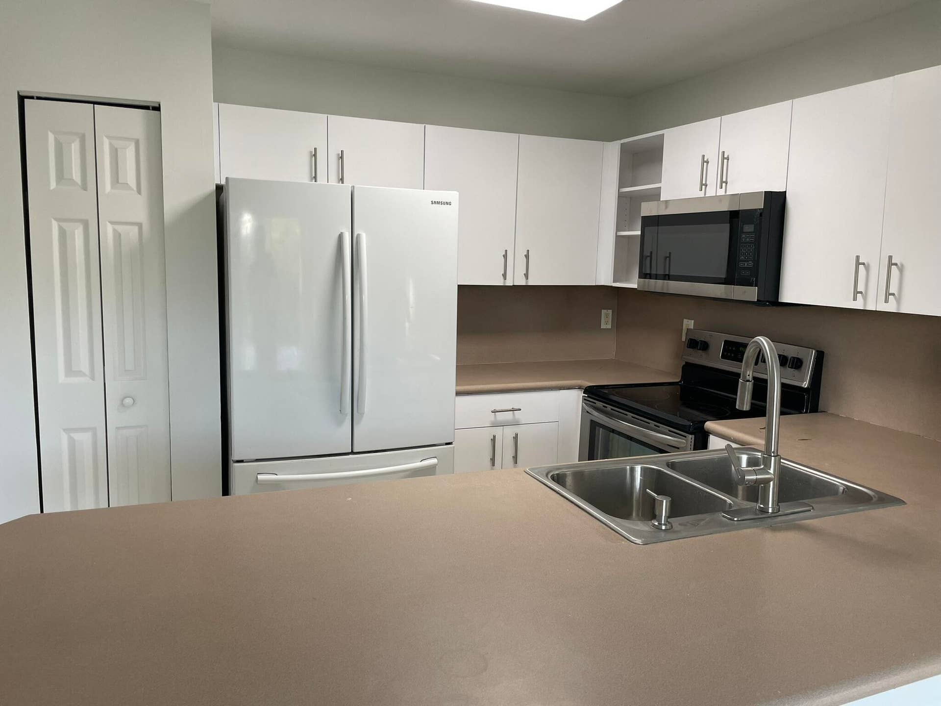 986 Summit Lake Drive, West Palm Beach, West Palm Beach, FL 33406 1.9