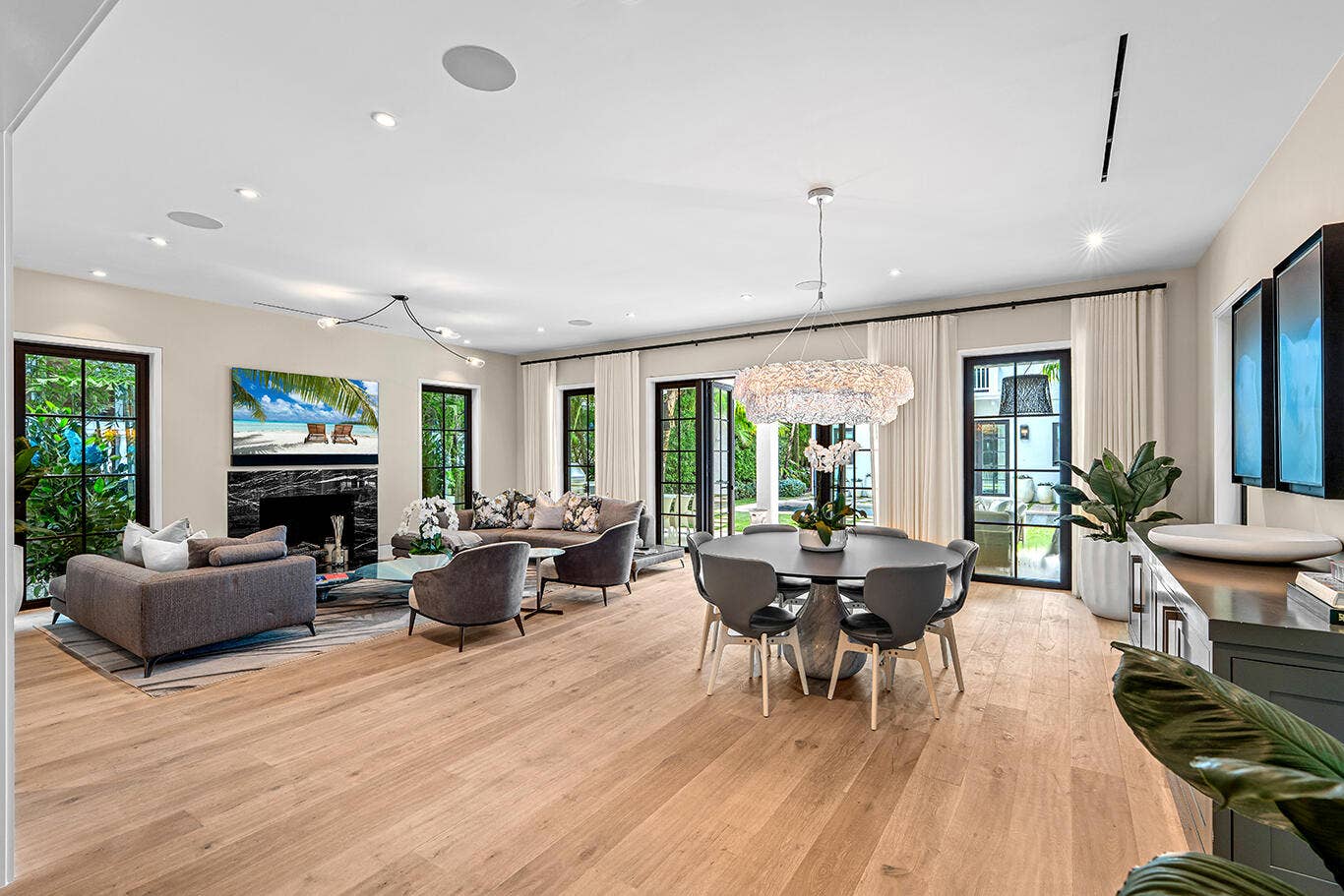 412 Brazilian Avenue, Palm Beach, FL 33480 Living Room
