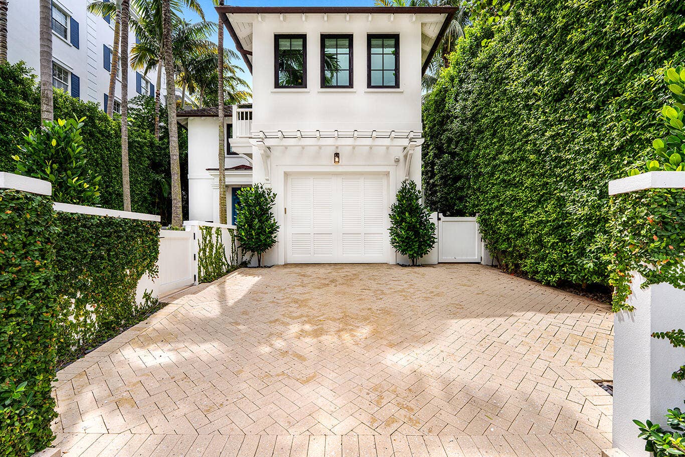 412 Brazilian Avenue, Palm Beach, FL 33480 Garage/Driveway