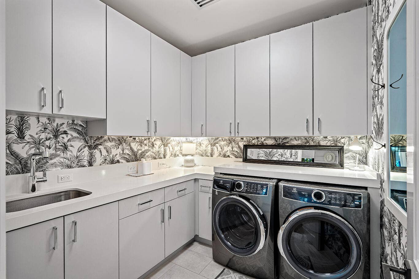412 Brazilian Avenue, Palm Beach, FL 33480 Downstairs Laundry Room