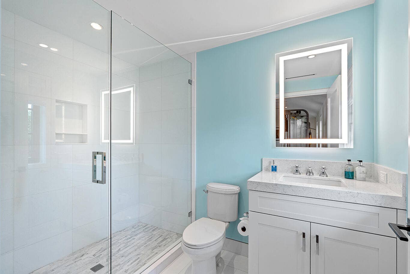412 Brazilian Avenue, Palm Beach, FL 33480 Guest Bath 2