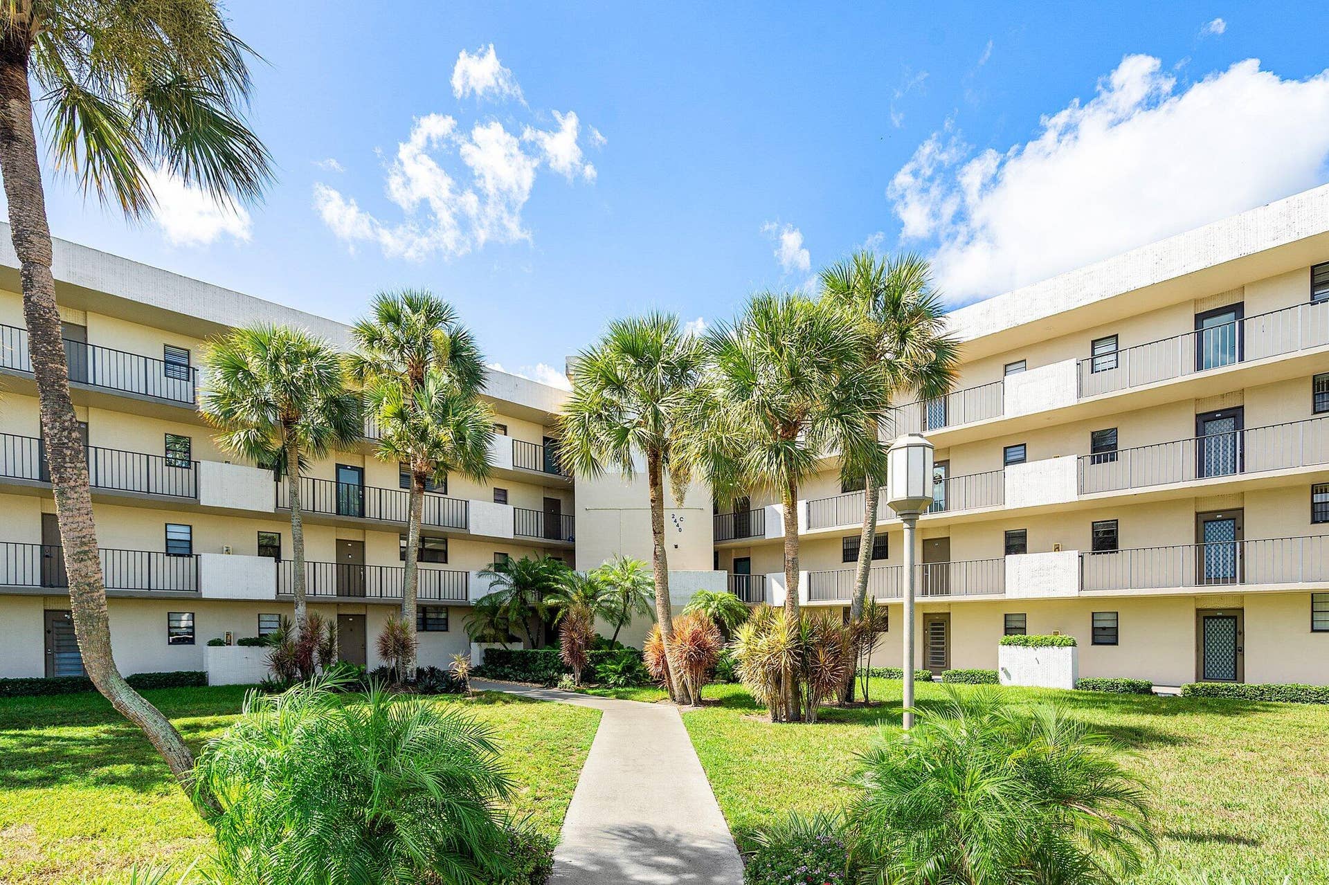 2440 DEER CREEK COUNTRY CLUB Boulevard, #405-C, Deerfield Beach, FL 33442 003-2440DCCountryClubBoulevard-Unit111-D
