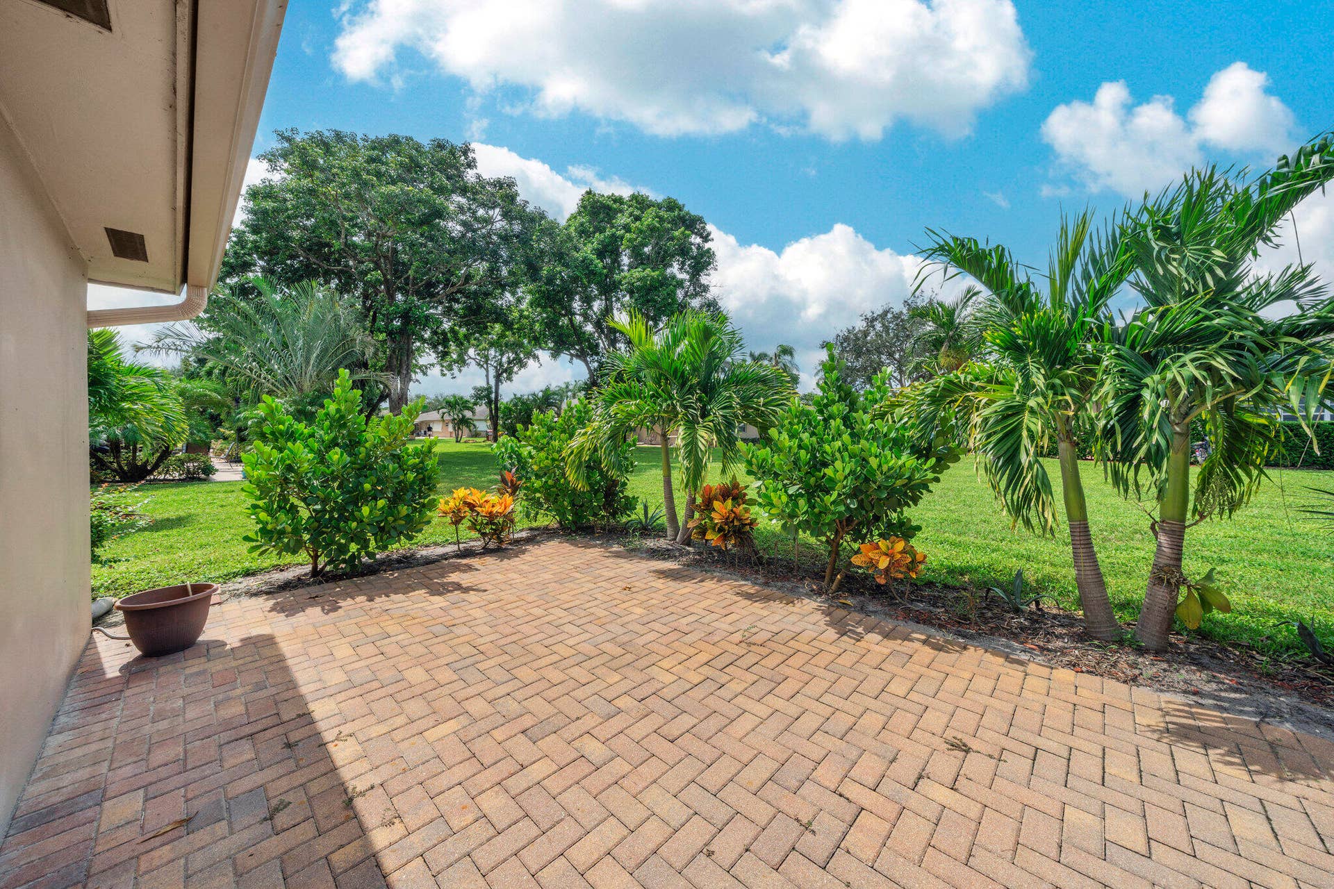 1360 SE High Point Way SE, #A, Delray Beach, FL 33445 13 Porch