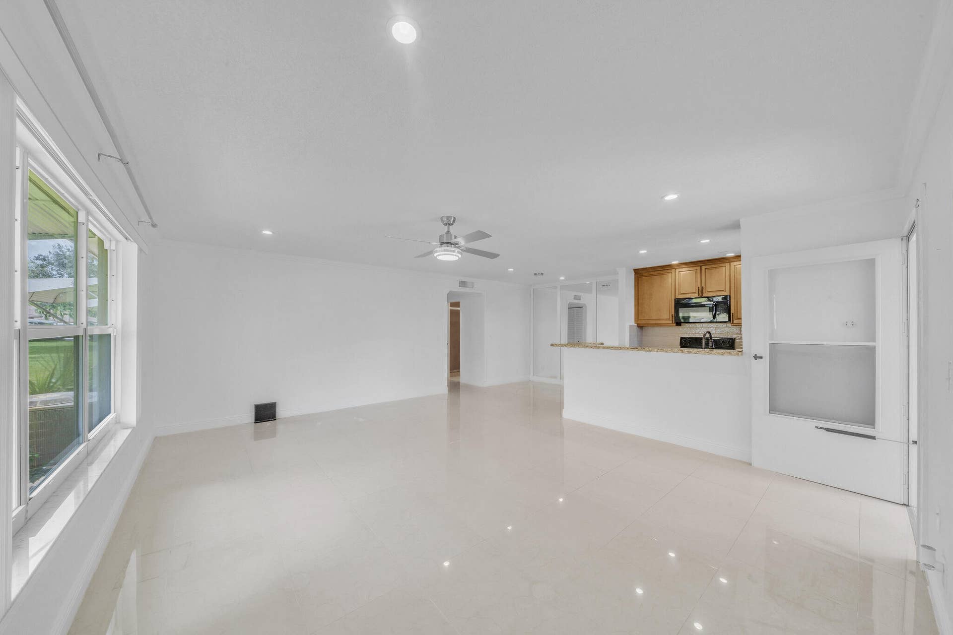 1360 SE High Point Way SE, #A, Delray Beach, FL 33445 4 Living Area (1)