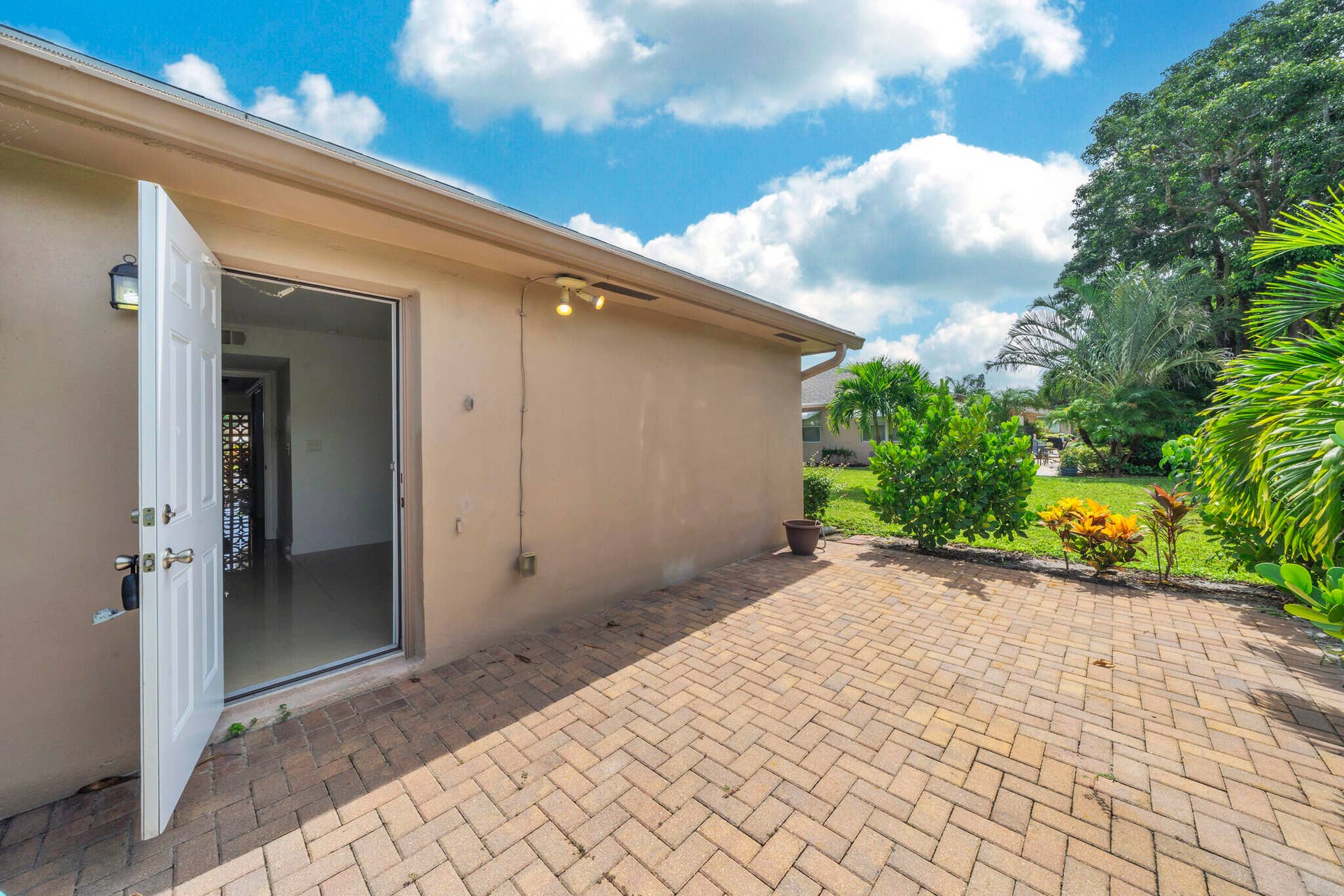 1360 SE High Point Way SE, #A, Delray Beach, FL 33445 14 Porch (2)