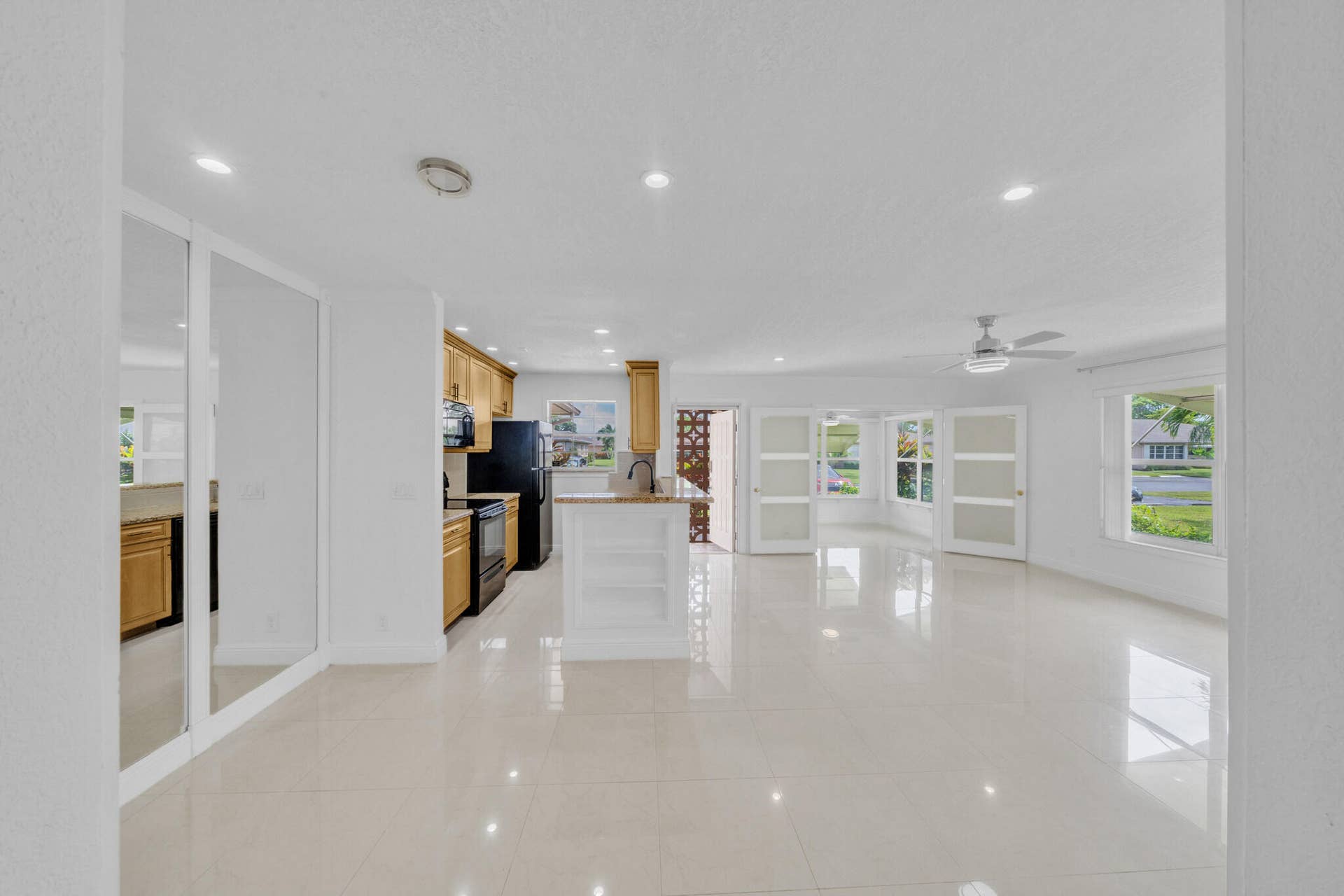 1360 SE High Point Way SE, #A, Delray Beach, FL 33445 21 Living Area (1)