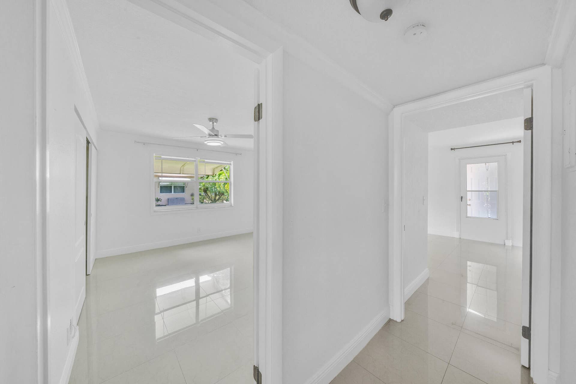 1360 SE High Point Way SE, #A, Delray Beach, FL 33445 10 Foyer