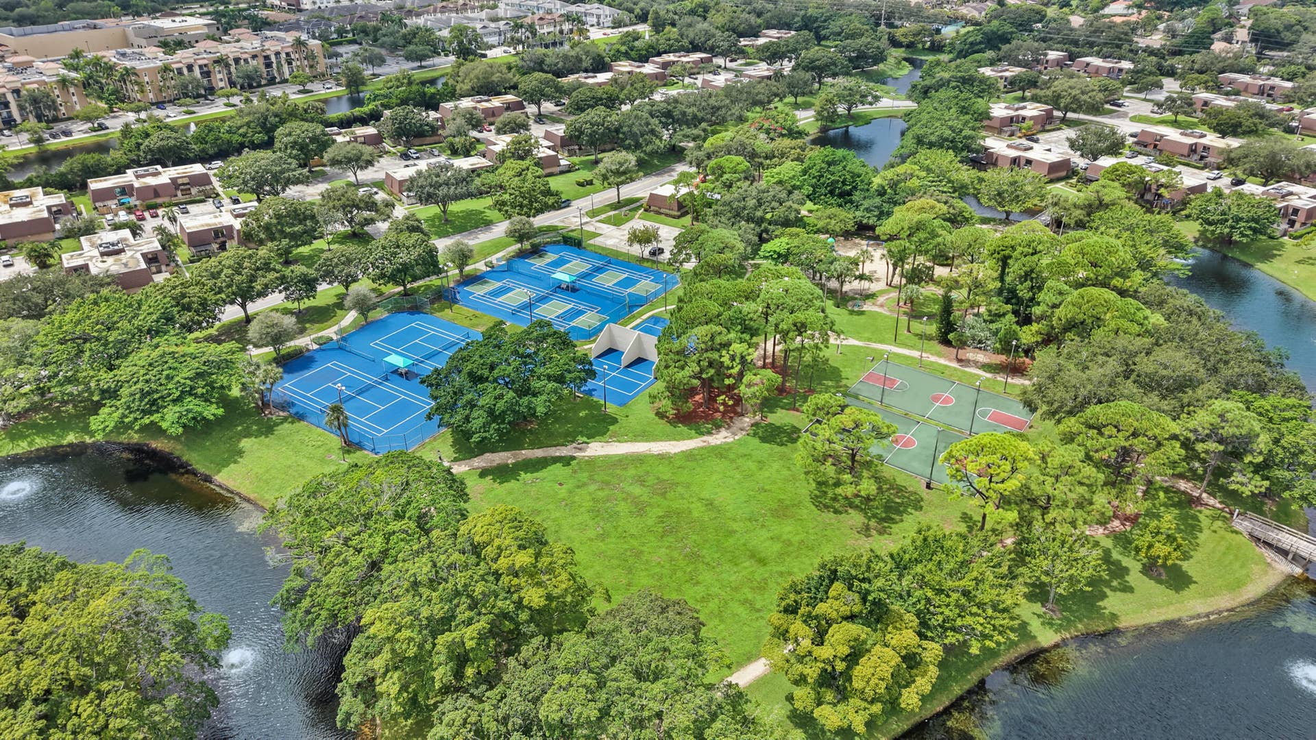 1928 19TH Lane, Palm Beach Gardens, FL 33418 37_pbg + 19th lane - court 01