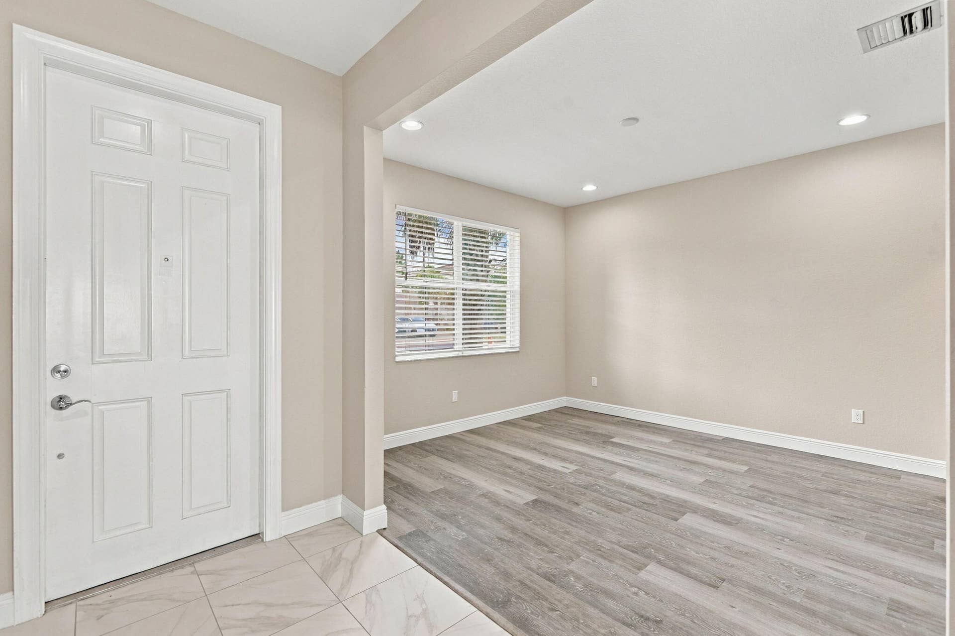 1247 NW LEONARDO Circle, Port St Lucie, FL 34986 Foyer
