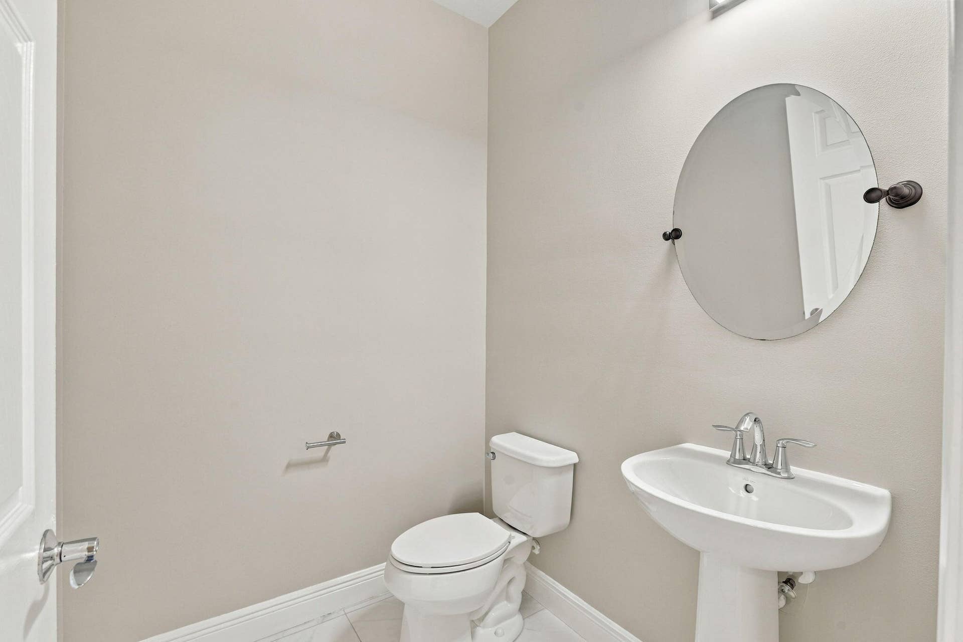 1247 NW LEONARDO Circle, Port St Lucie, FL 34986 Powder Room