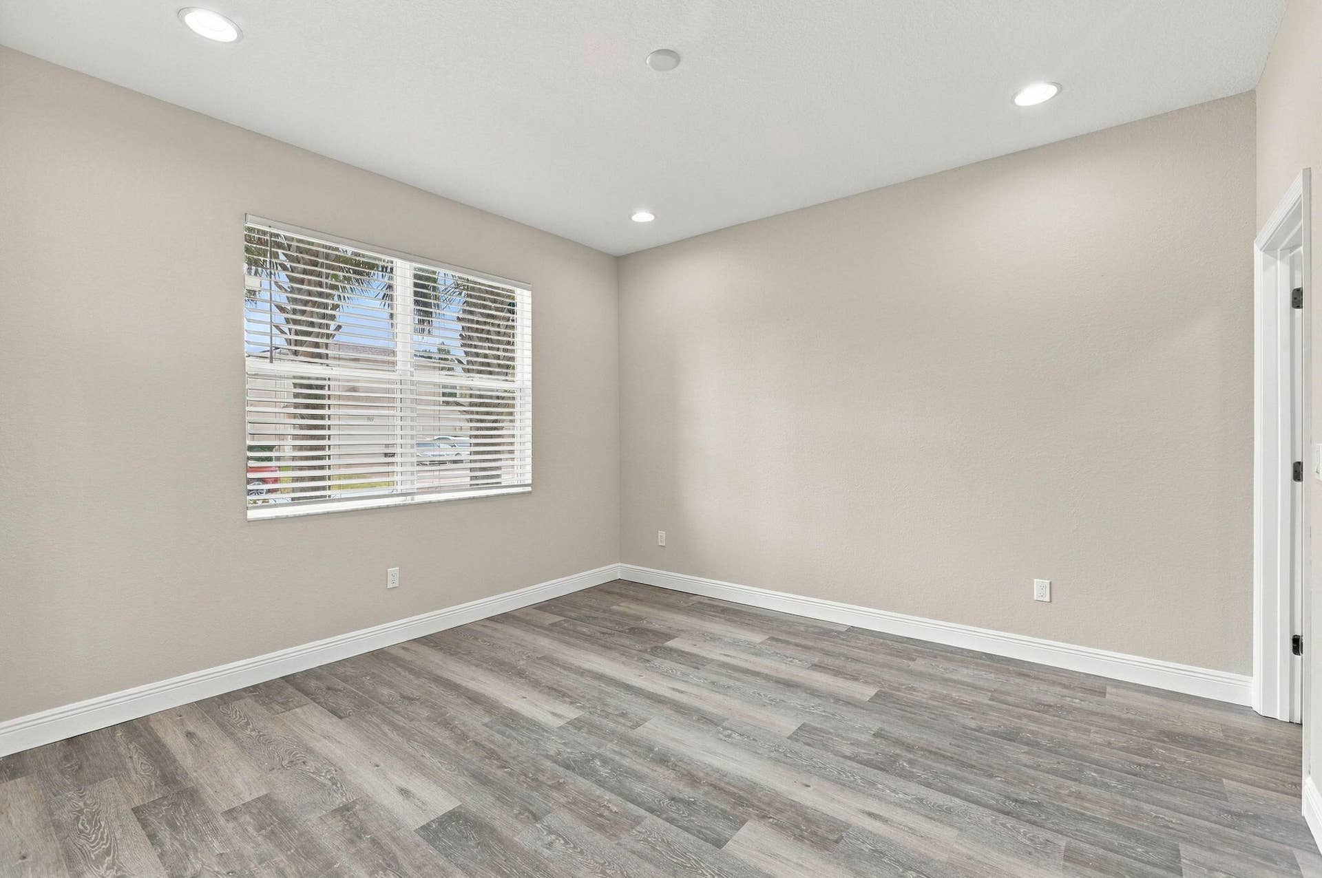 1247 NW LEONARDO Circle, Port St Lucie, FL 34986 Flex-Bonus Room