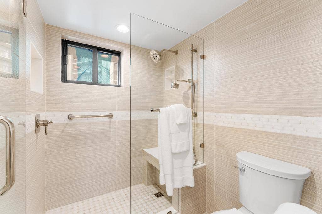 200 OCEAN TRAIL Way, #T7, Jupiter, FL 33477 Primary Bath