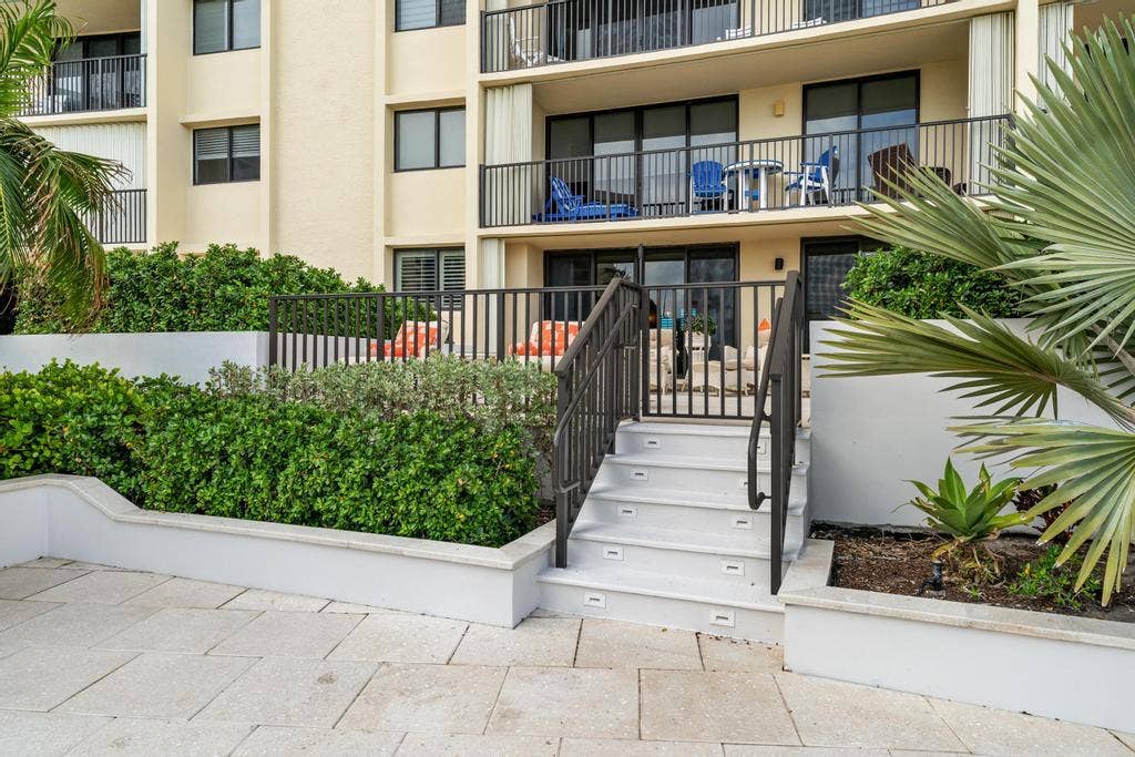 200 OCEAN TRAIL Way, #T7, Jupiter, FL 33477 Entrance from the pool deck