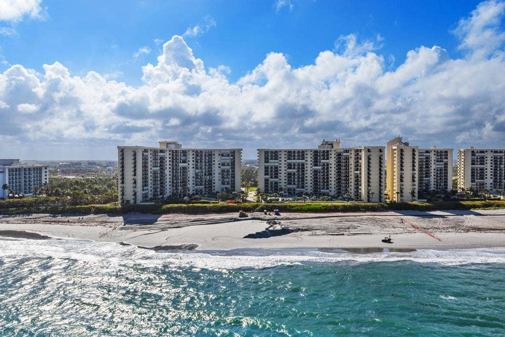 200 OCEAN TRAIL Way, #T7, Jupiter, FL 33477 200 Ocean Trail
