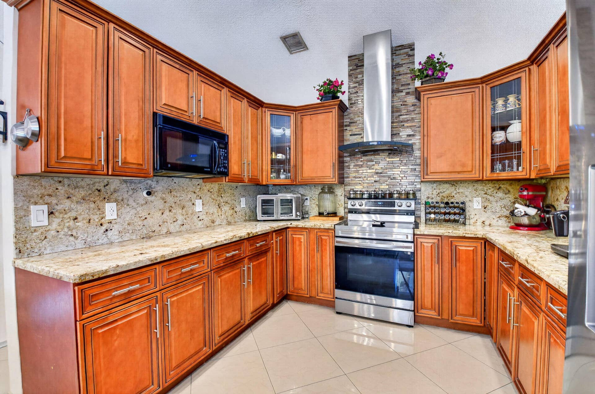 Eat-in Kitchen