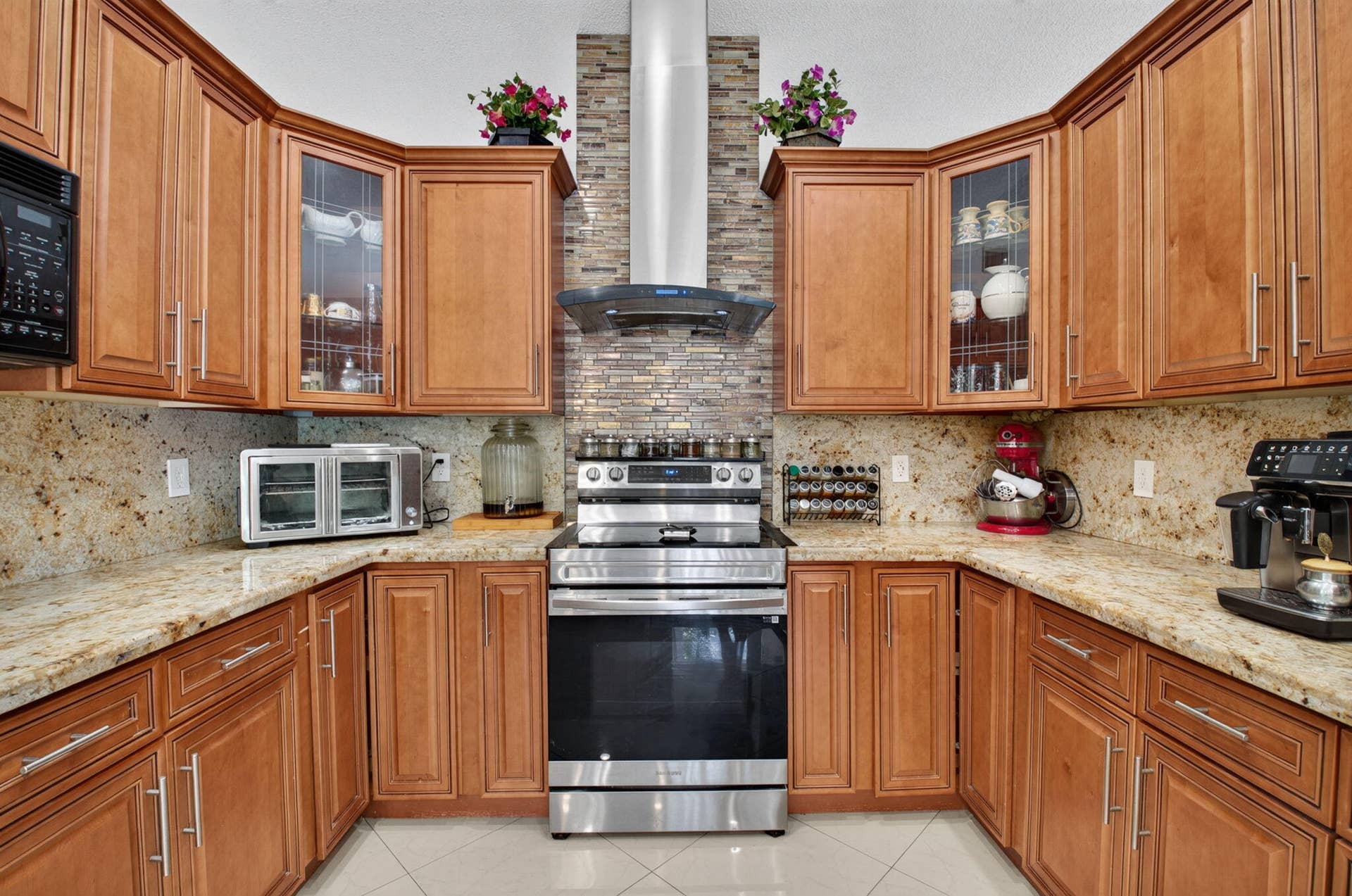 Eat-in Kitchen