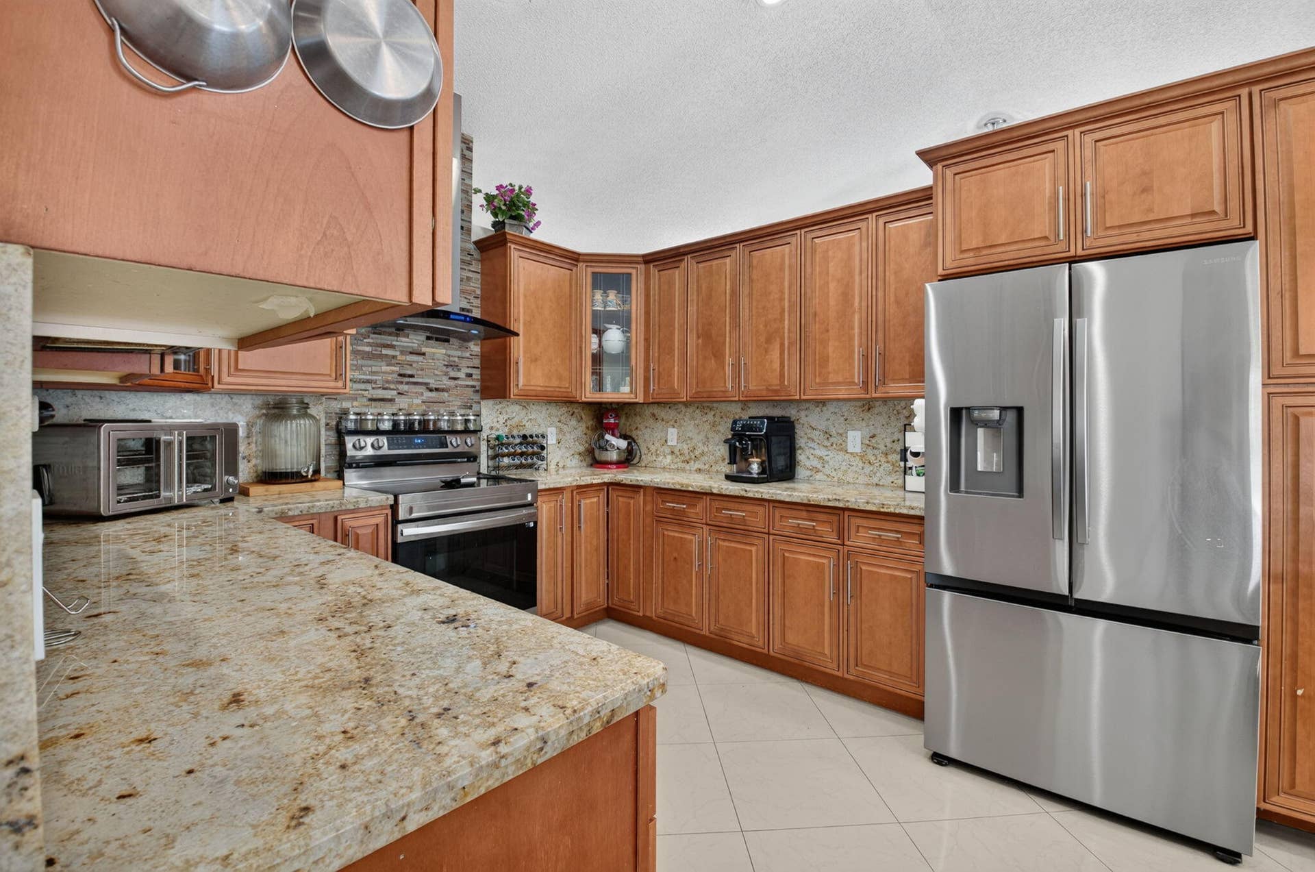 Eat-in Kitchen