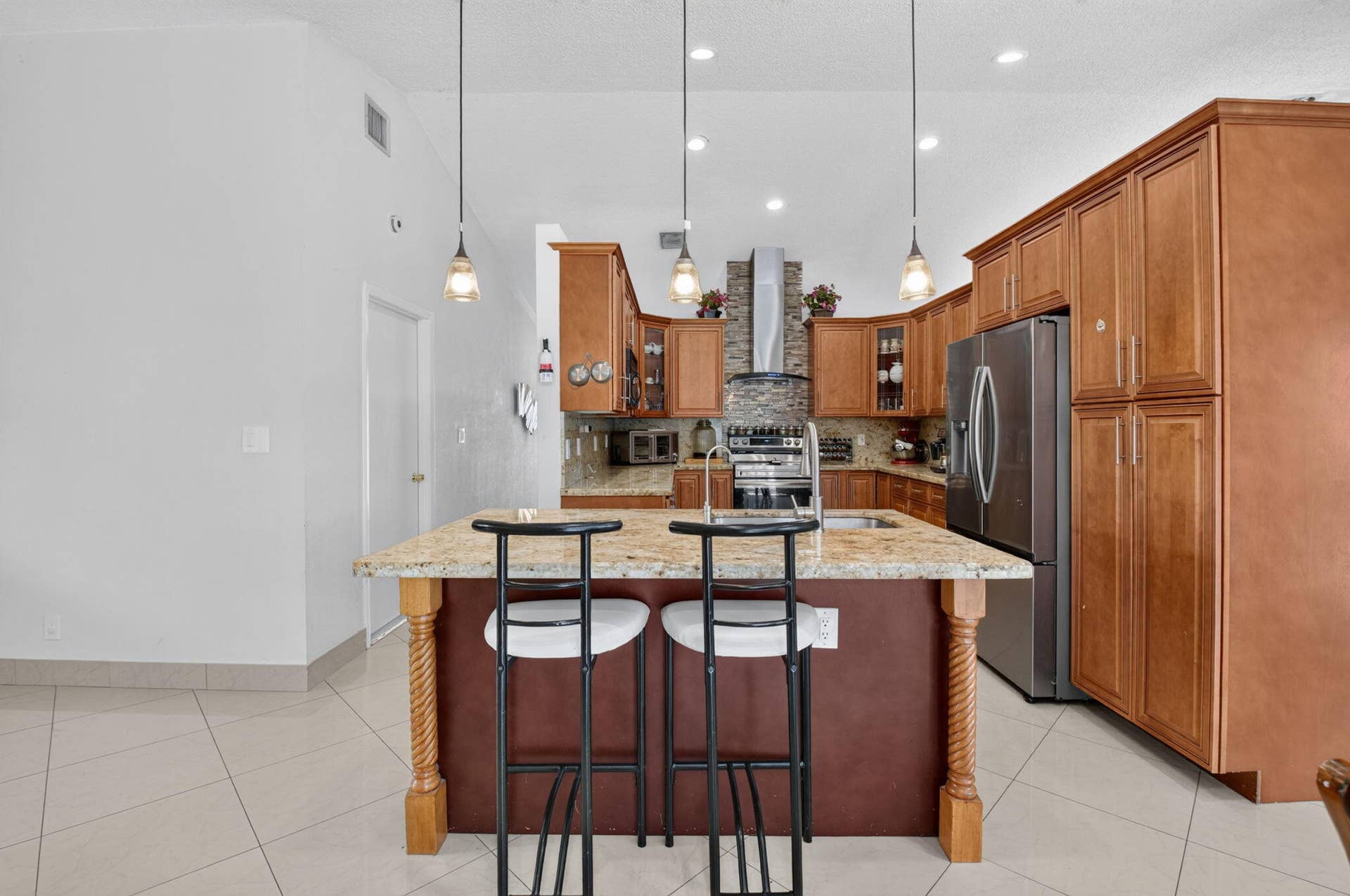 Eat-in Kitchen