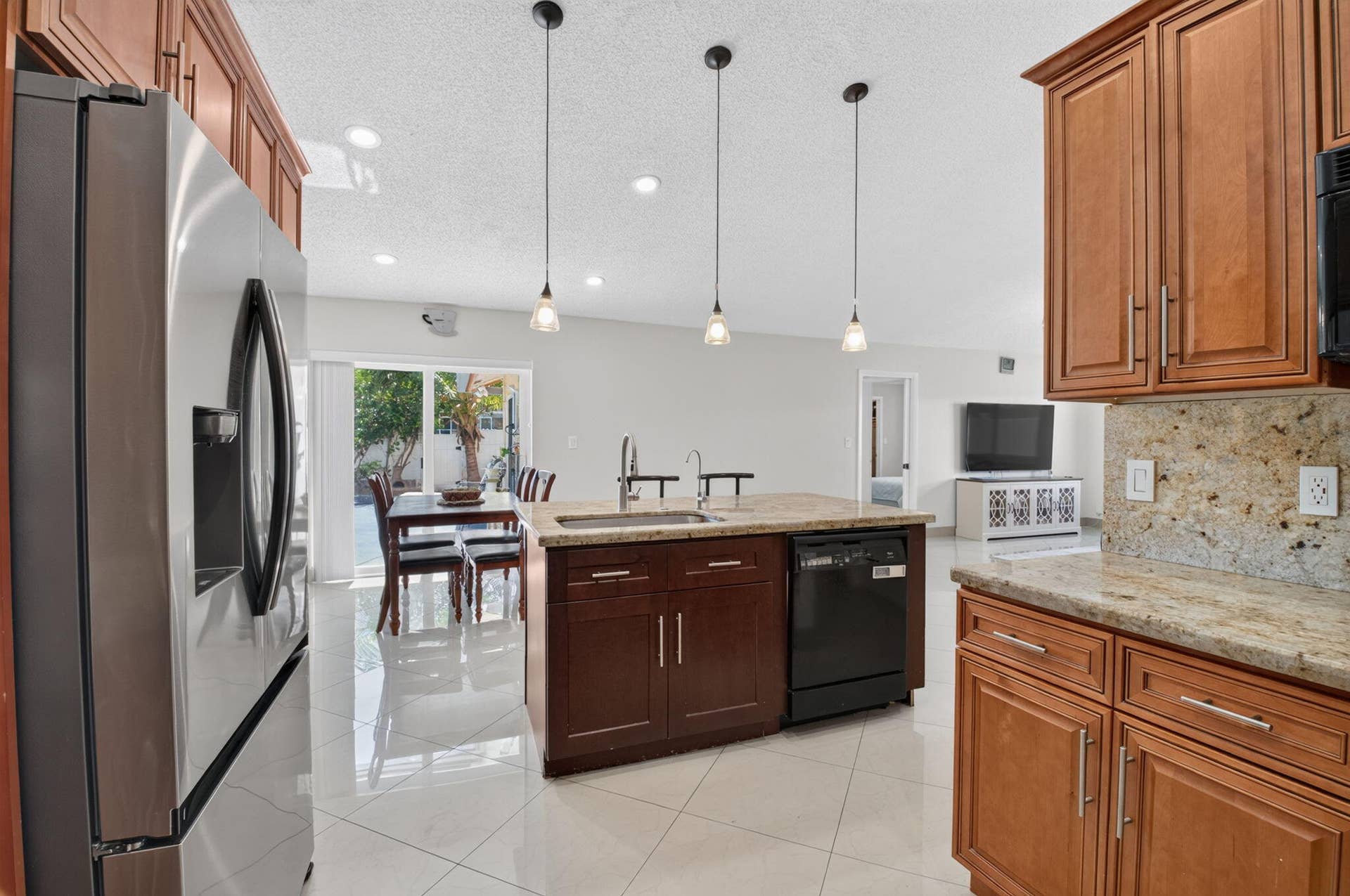 Eat-in Kitchen