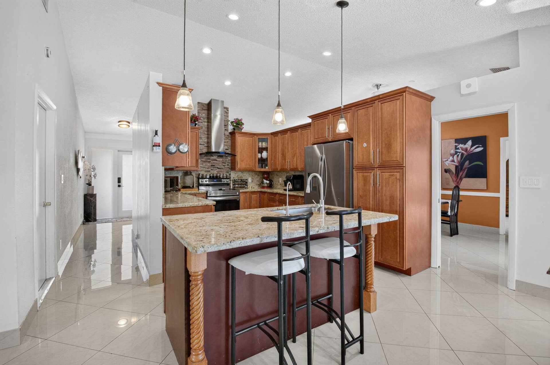 Eat-in Kitchen