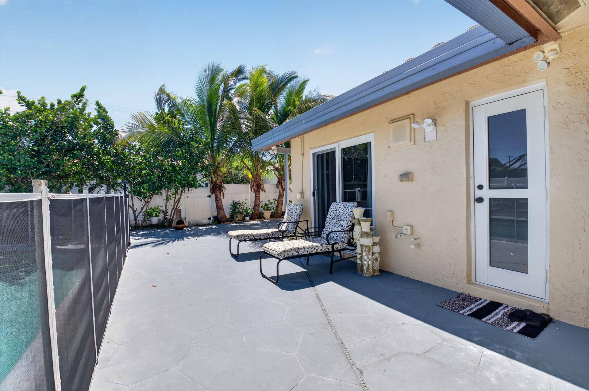 Oversized Lanai with fully fenced yard