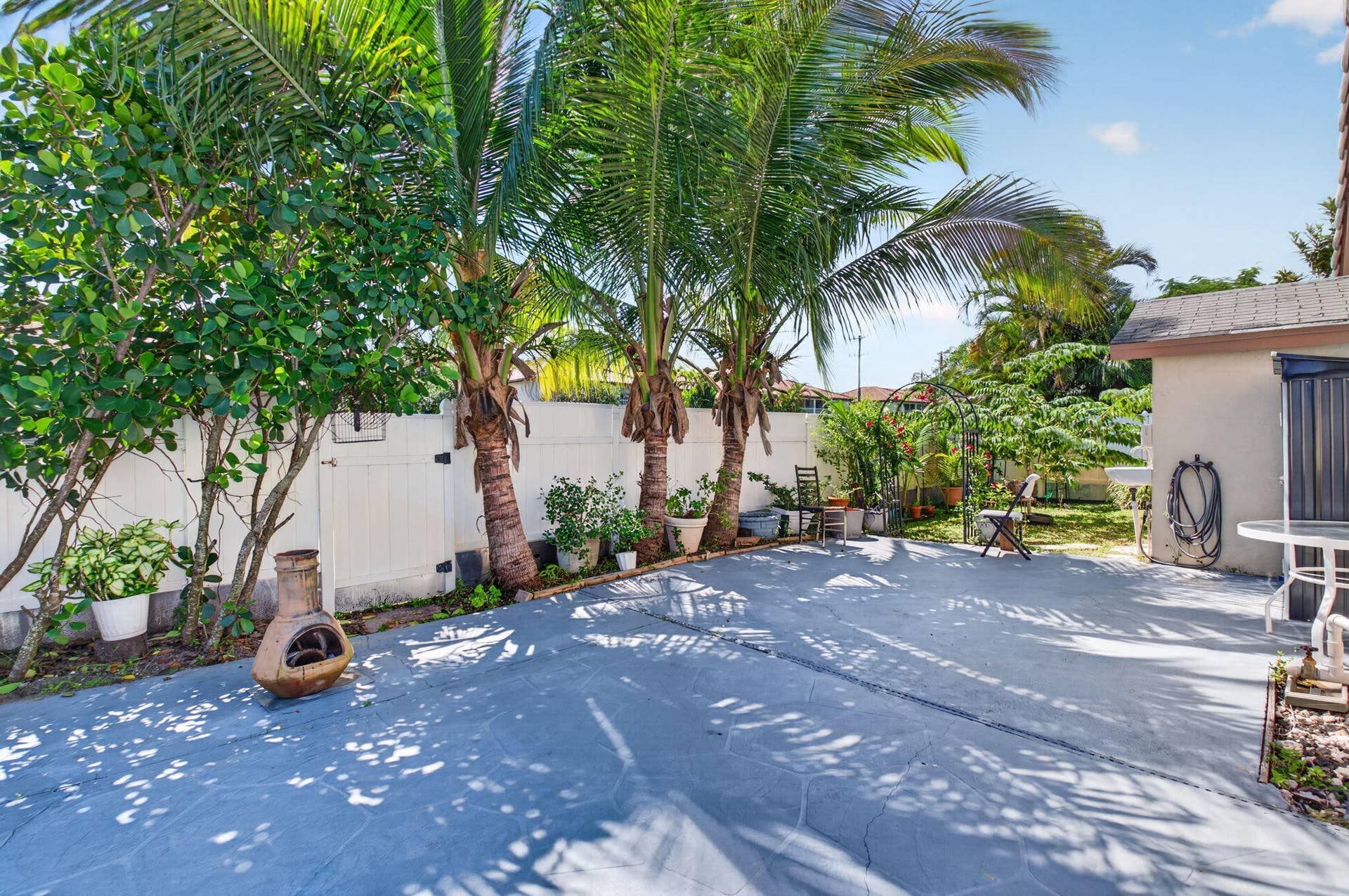 Oversized Lanai with fully fenced yard