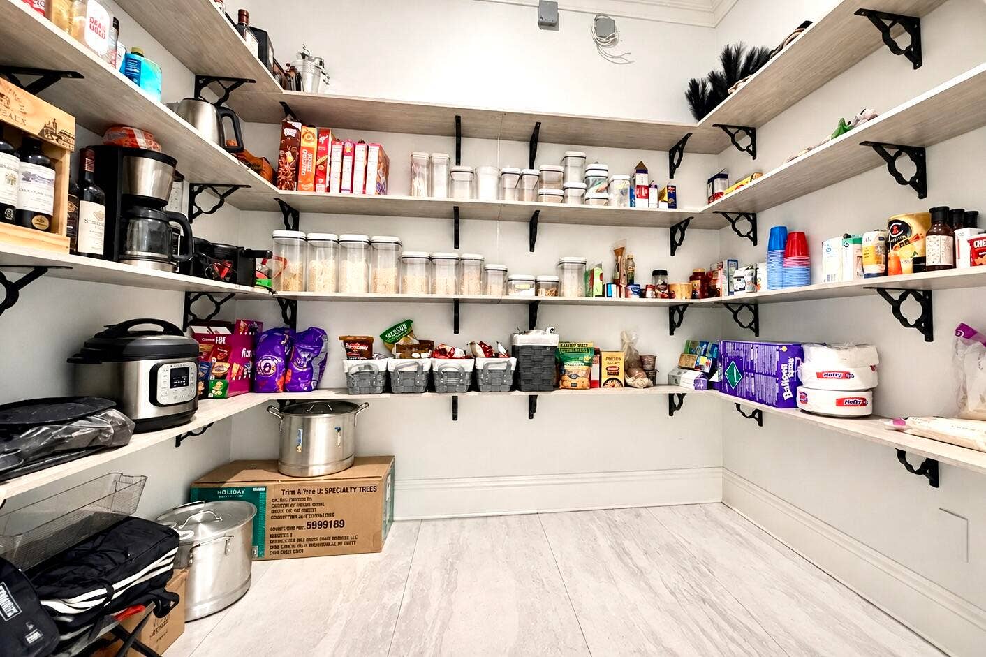 13050 81st Street, Fellsmere, FL 32948 pantry